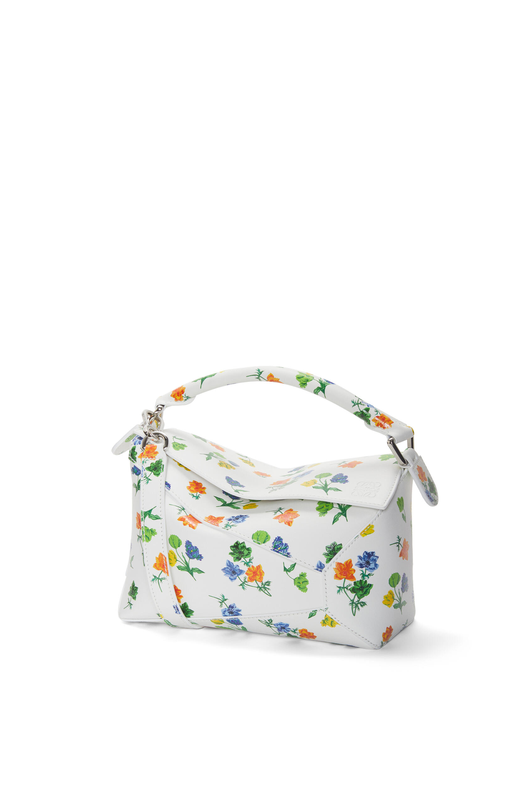 Puzzle Edge花卉圖騰肩背提包。NT$115,000（LOEWE提供）