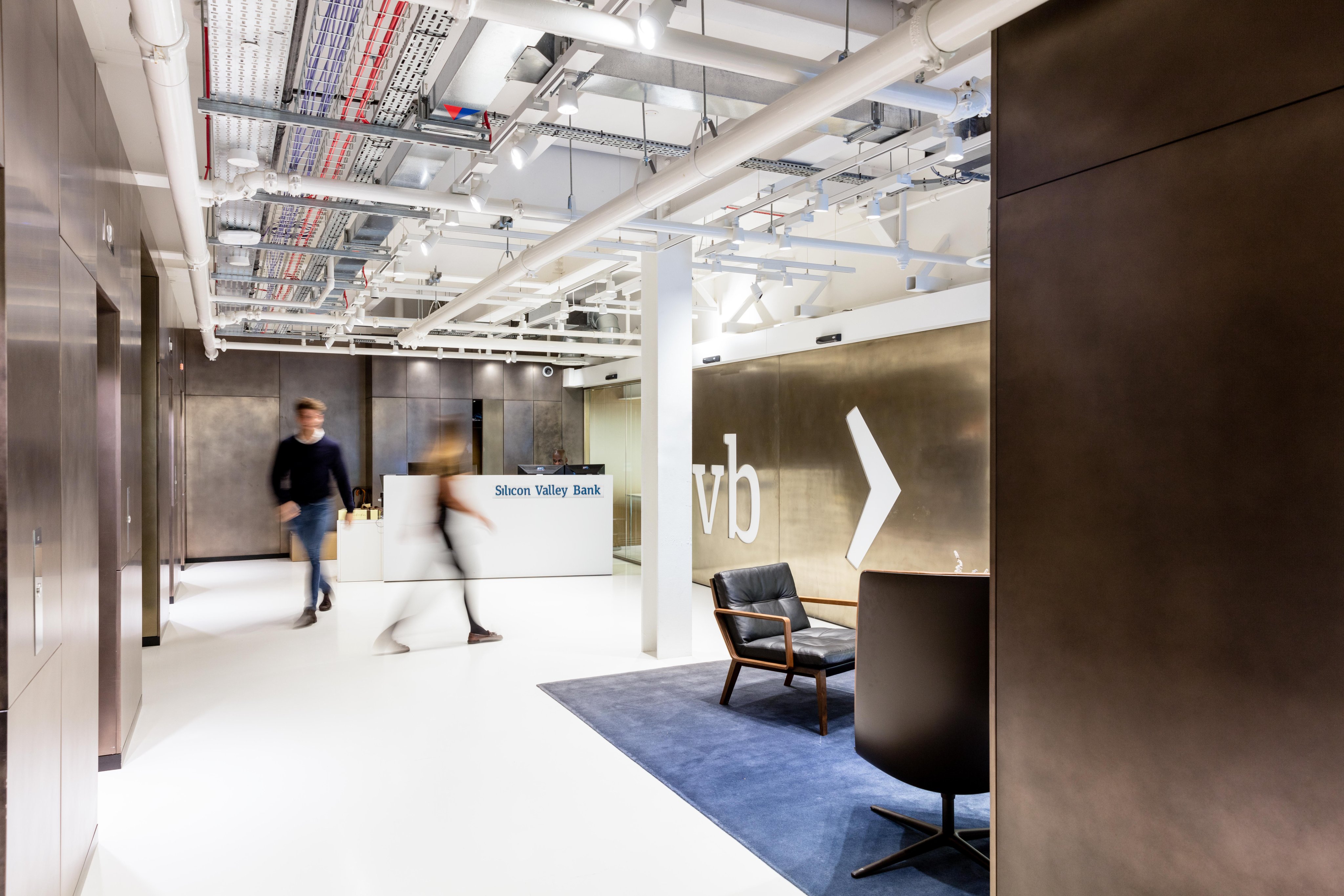 矽谷銀行倒閉事件延燒，匯豐銀行迅速出手買下矽谷銀行英國分行。（翻攝自@SVB_UK）