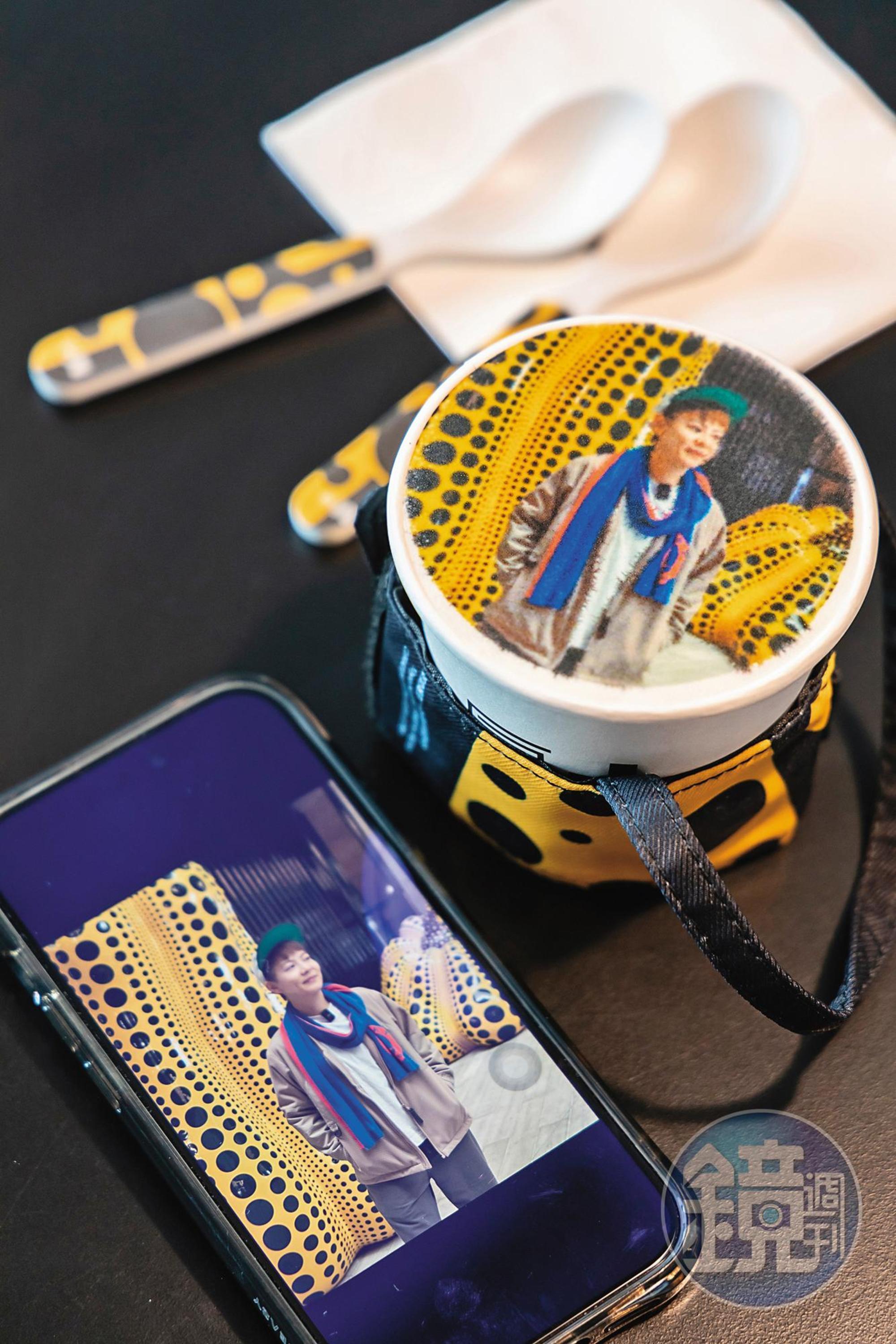來到博物館內的「CURATOR Creative Café at M+」,能點杯自己與藝術作品合照的「藝術打印咖啡」。(港幣88元/杯,約NT$344)