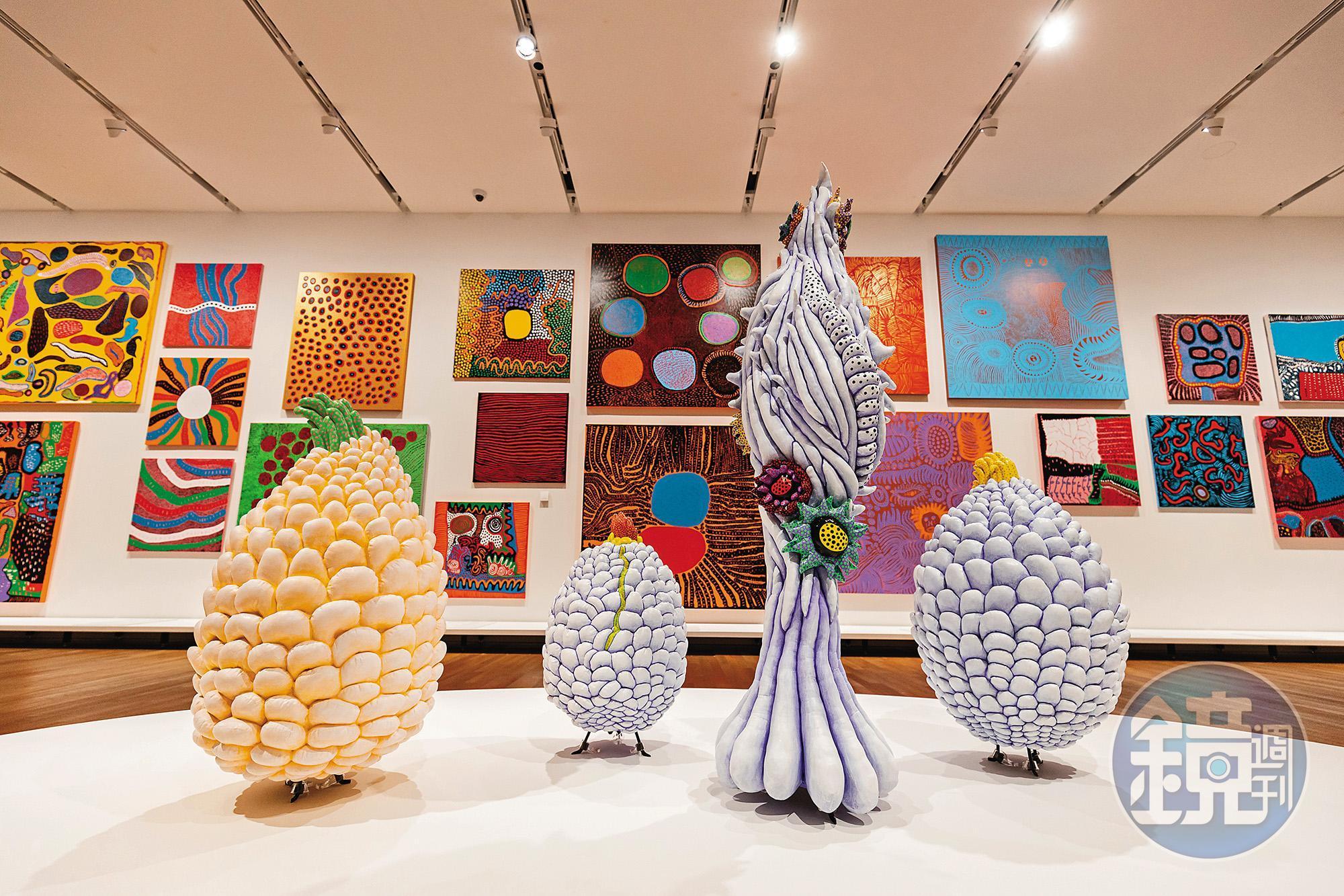 展出至2023年5月14日的「草間彌生:一九四五年至今」,是 草間彌生於日本以外,亞洲地區內容最完整的大型回顧展。