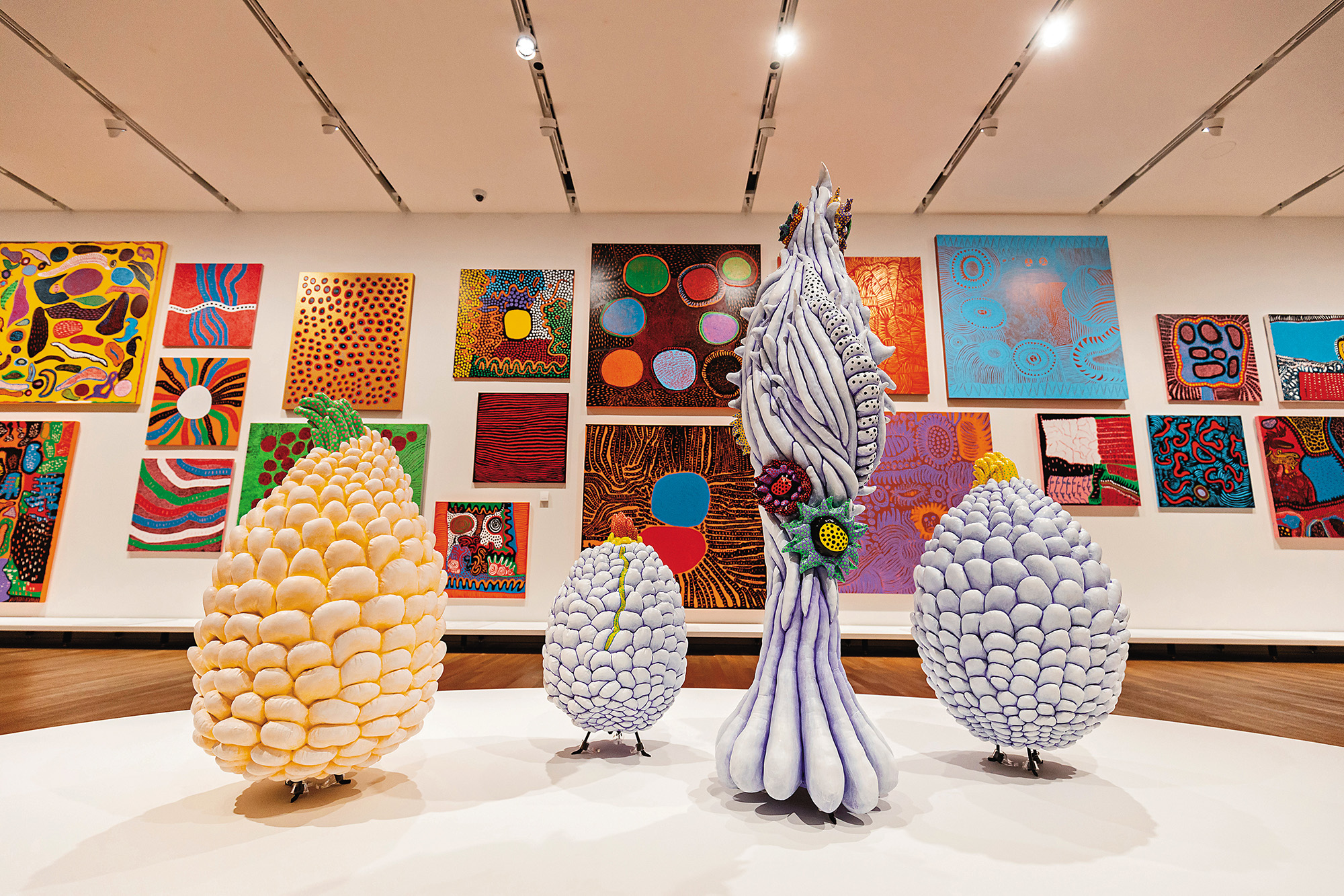 展出至2023年5月14日的「草間彌生：一九四五年至今」，是 草間彌生於日本以外，亞洲地區內容最完整的大型回顧展。