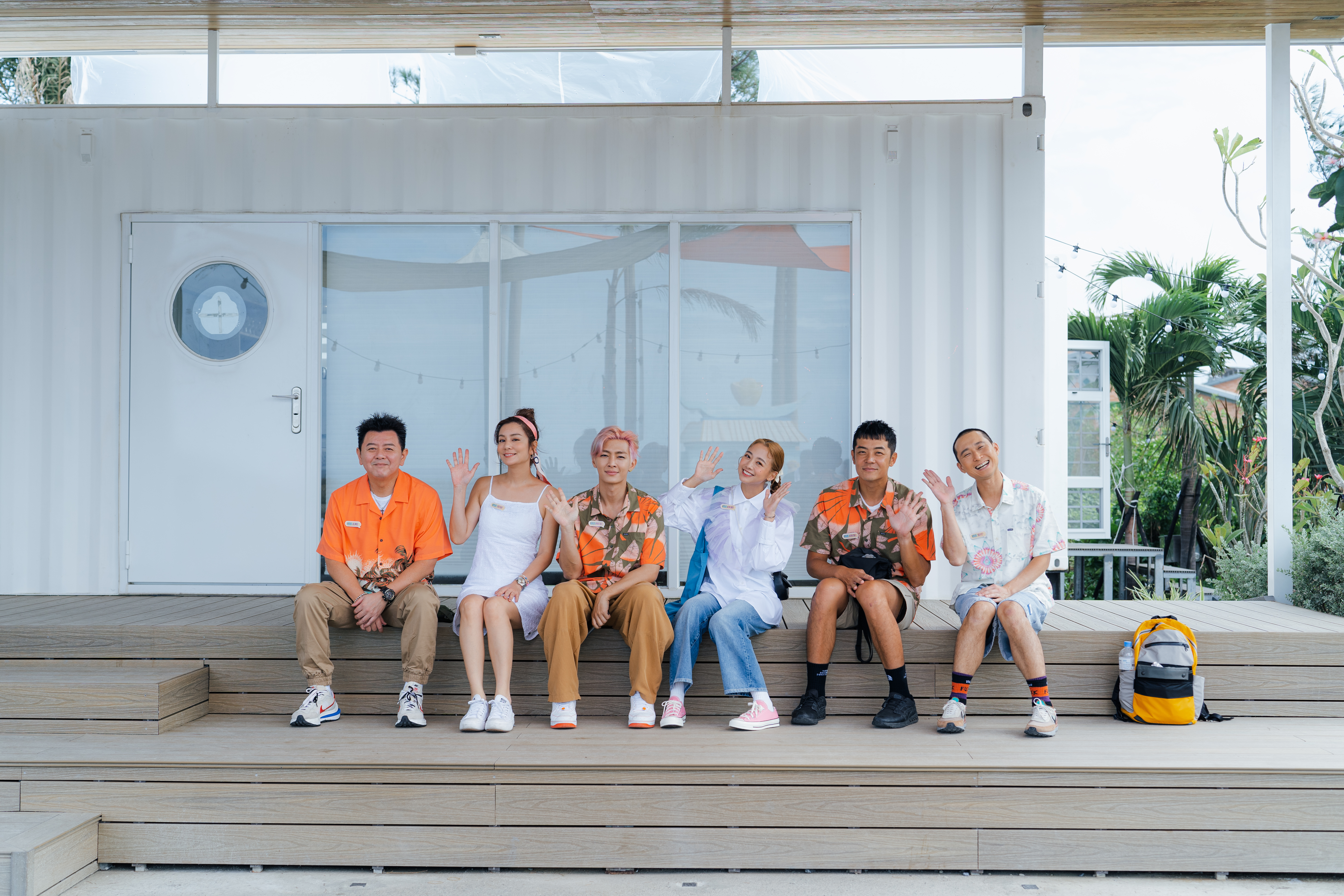 左起庹宗康、莎莎、炎亞綸、吳映潔、姚元浩、浩子。（好看娛樂提供）