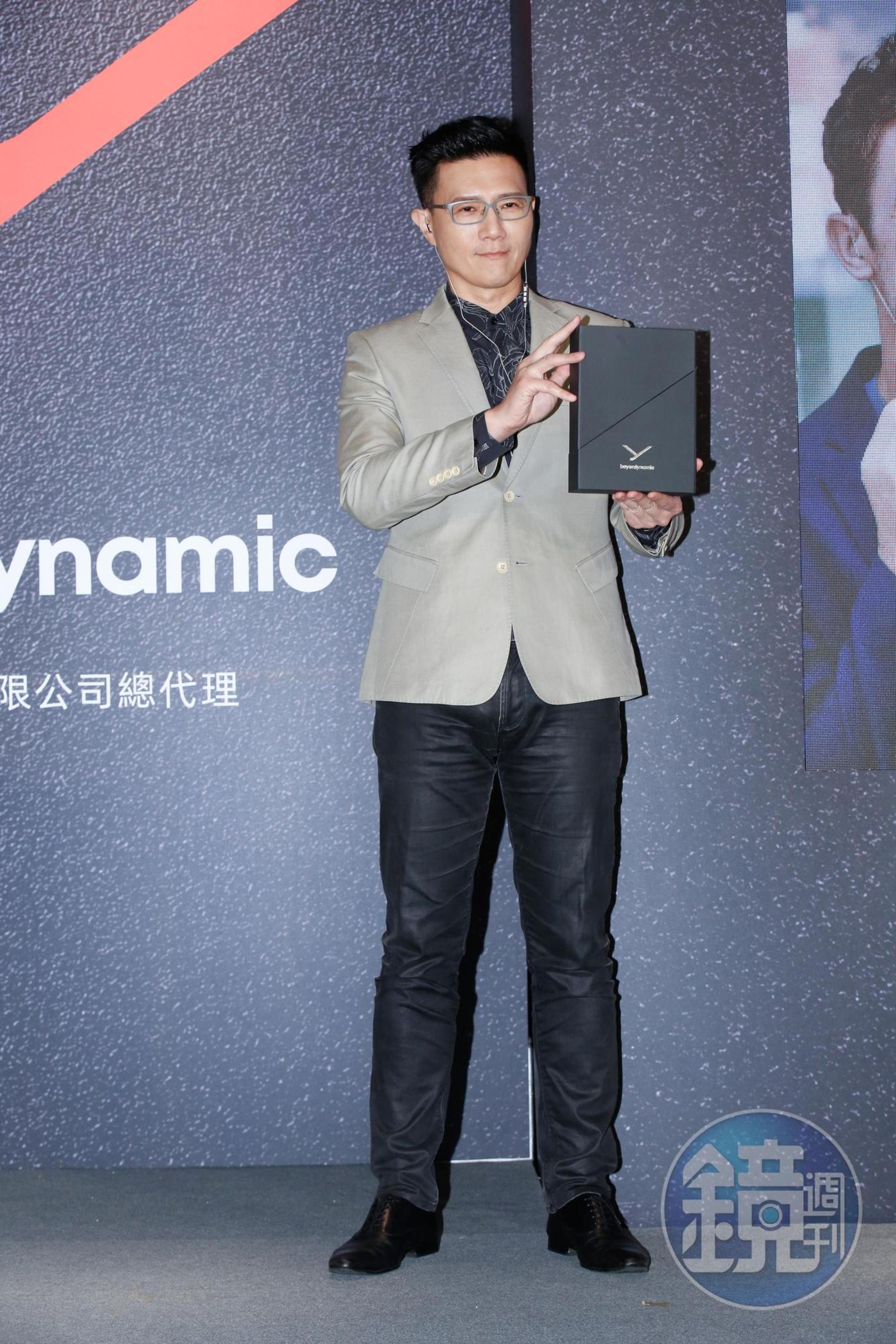 蔣偉文14日出席德國拜雅Beyerdynamic耳機品牌上市記者會。