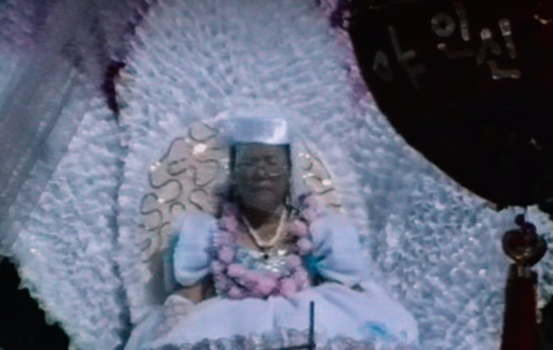 紀錄片《以神之名：信仰的背叛》揭露「嬰兒花園」教主金己順的相關惡行。（翻攝自naver blog）