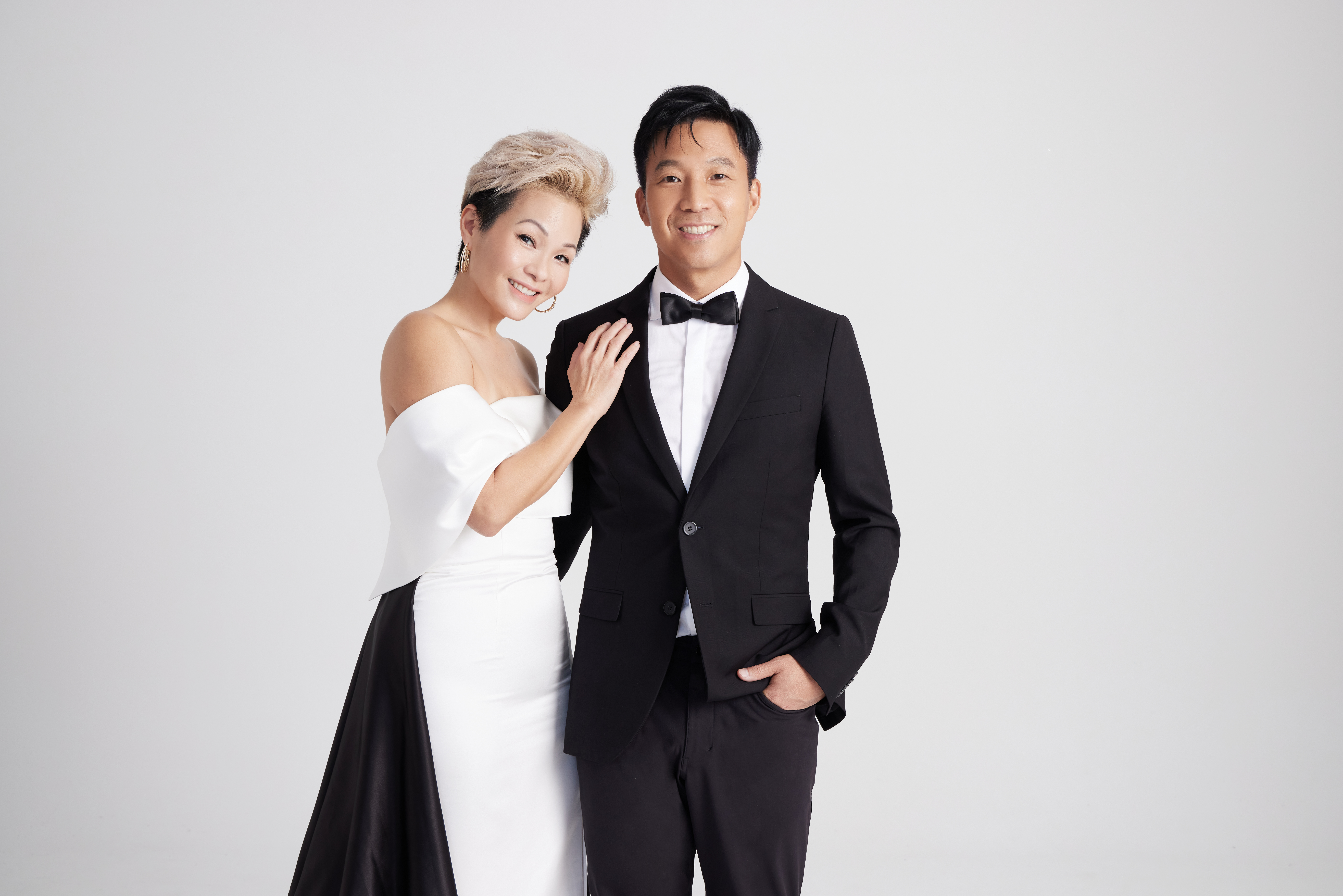 台裔百老匯明星楊呈偉（右）與森下迪娜（左）將與《囍宴》音樂劇主創團隊和原班卡司再度返台演出。（圖/華文音樂劇提供）