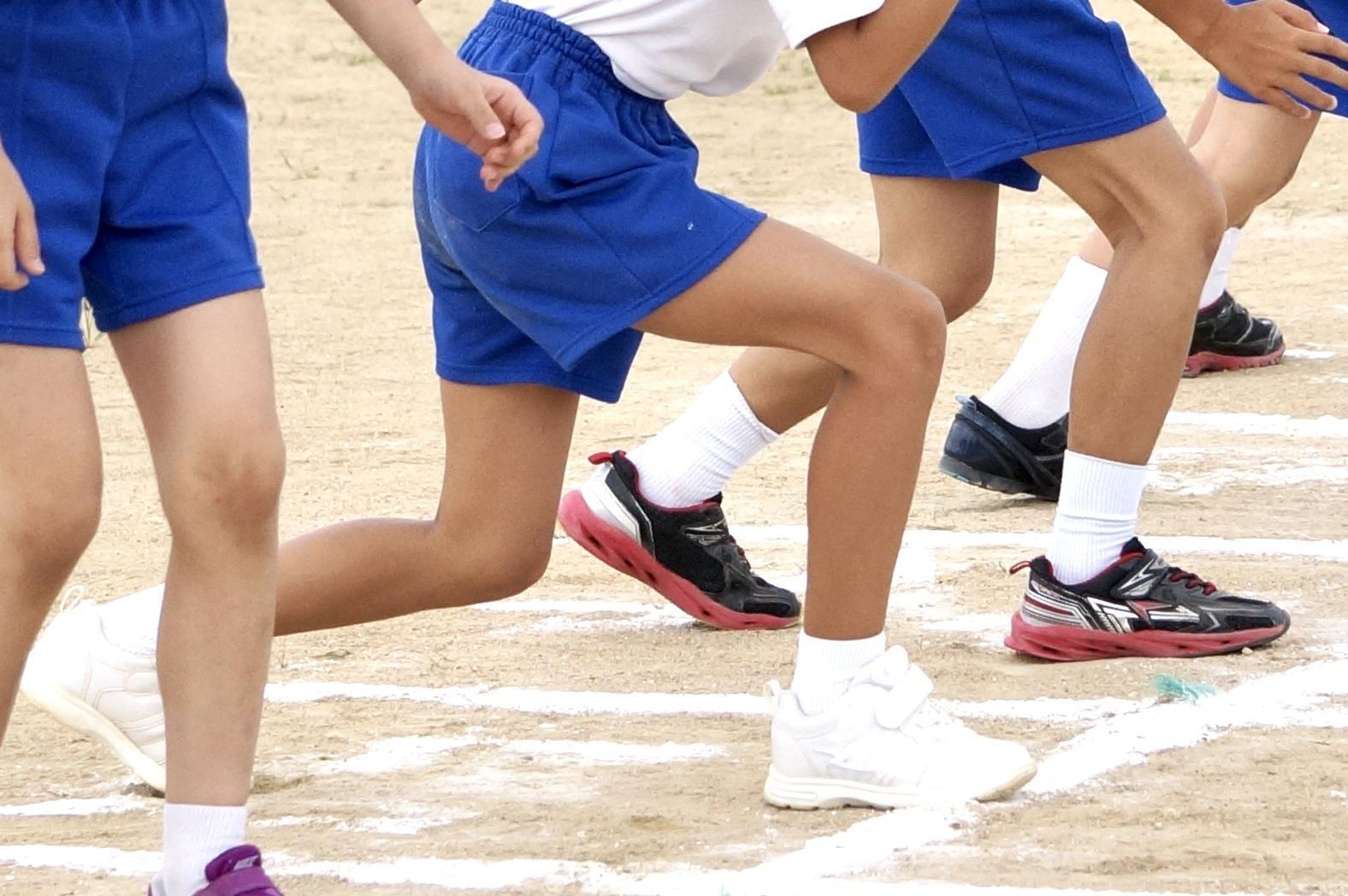 一名女網友在網上稱讚高中運動褲好穿,畢業後仍當居家褲穿。(示意圖,photoAC)