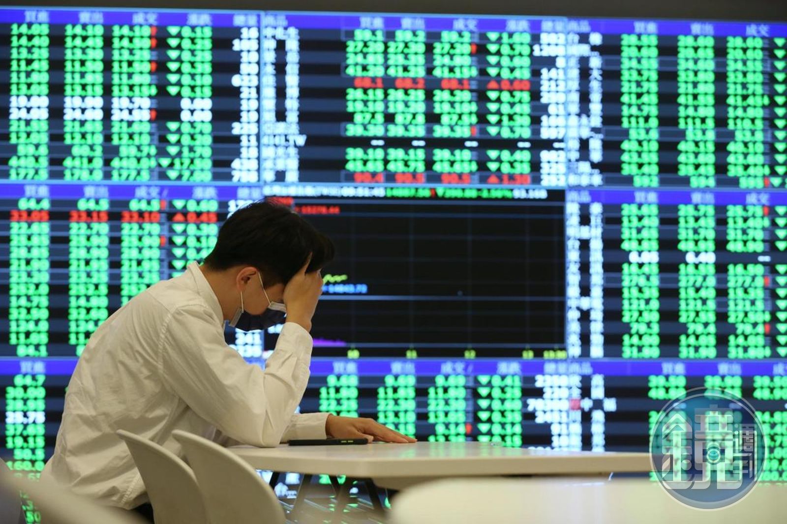 金融股全倒投資人慌了這指數不但hold住報酬率長期還賺贏大盤- 鏡週刊Mirror Media