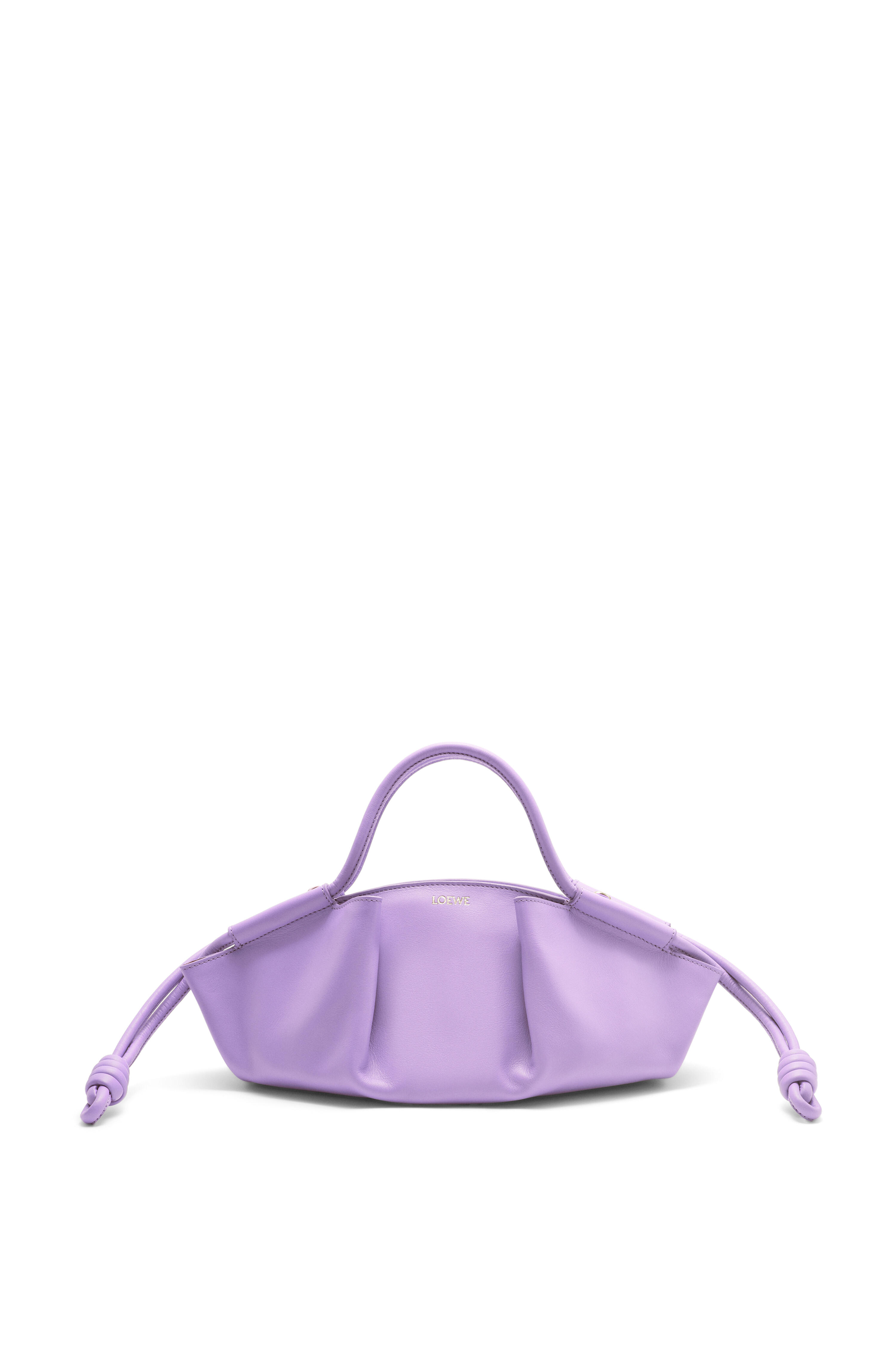 Paseo薰衣草紫小款納帕牛皮提包。NT$97,000（LOEWE提供）