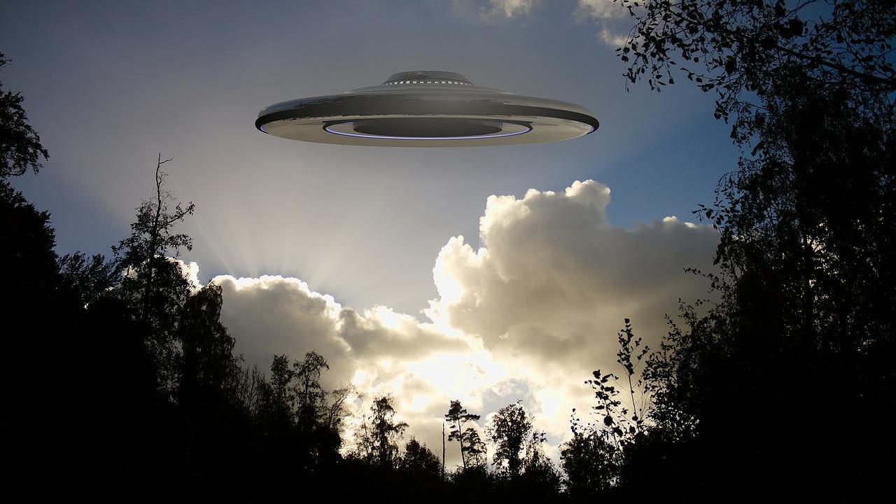 哈佛大學物理學家羅布認為外星人母艦很久之前就派遣偵察飛船對地球進行探勘。(示意圖,pixabay)