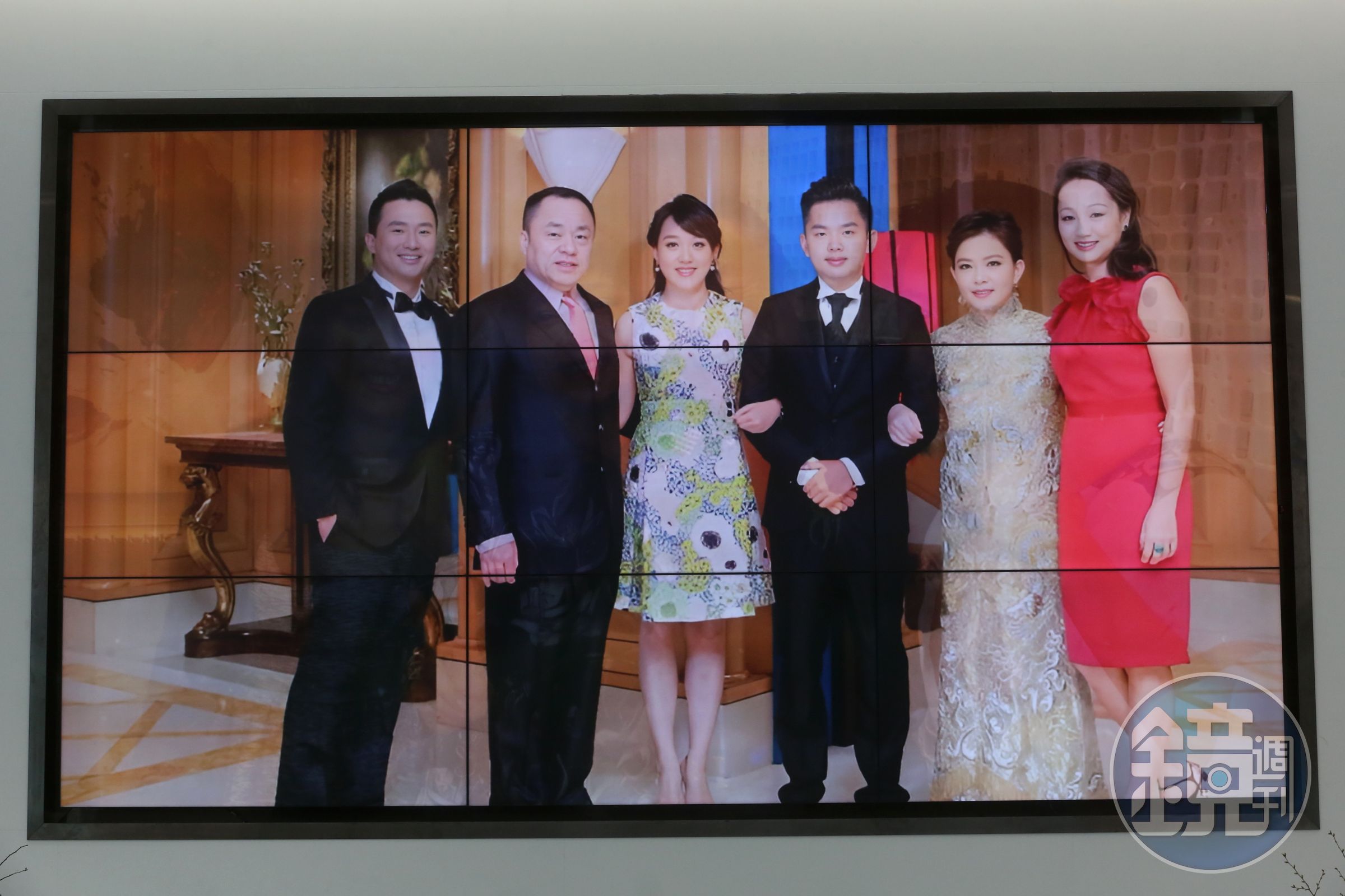 李世聰過去與兒女有不少互動，相關照片也被展示出來。