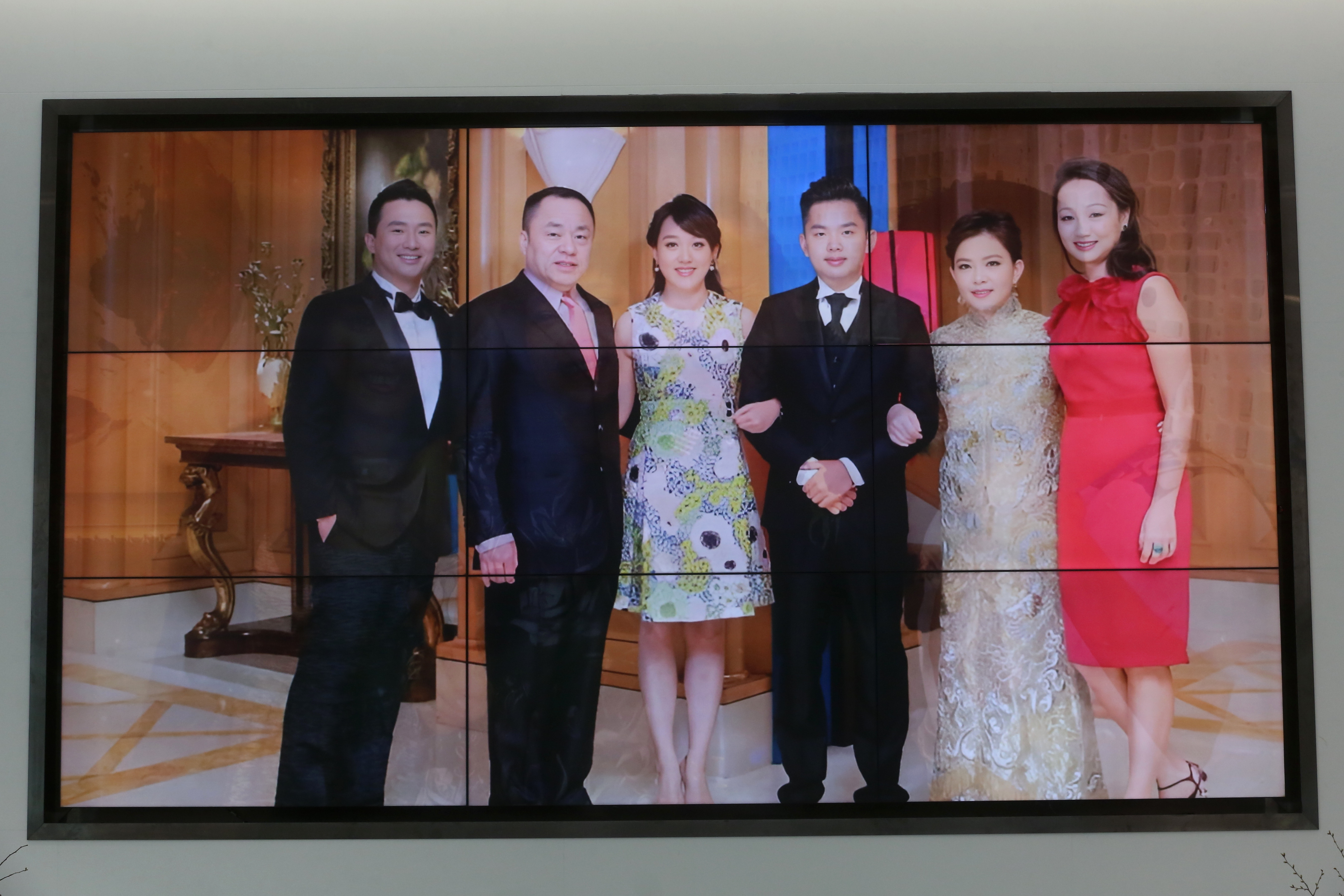 李世聰過去與兒女有不少互動，相關照片也被展示出來。