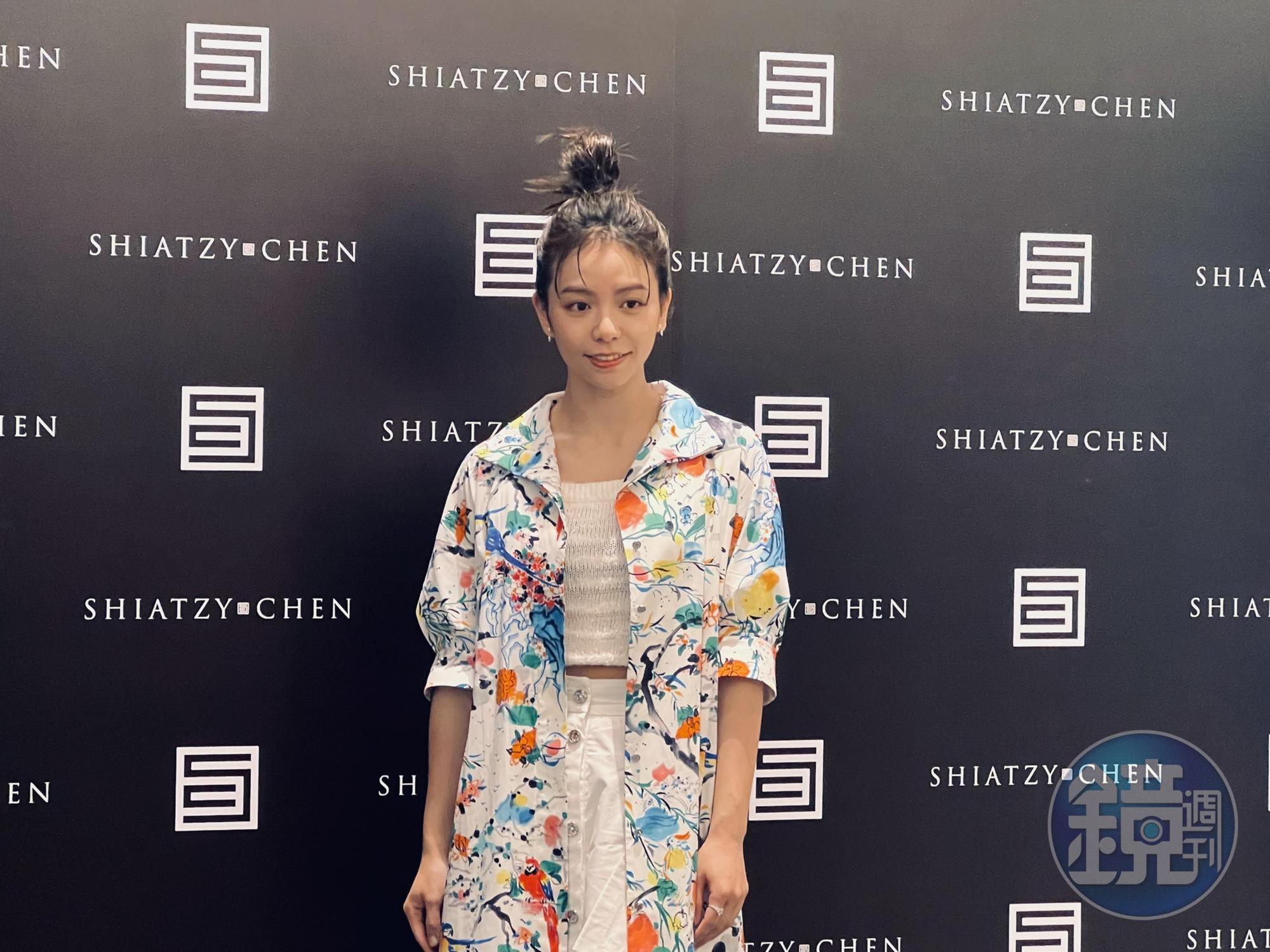 宋芸樺穿著夏姿·陳早春服裝，出席拾華 慈善特賣會。