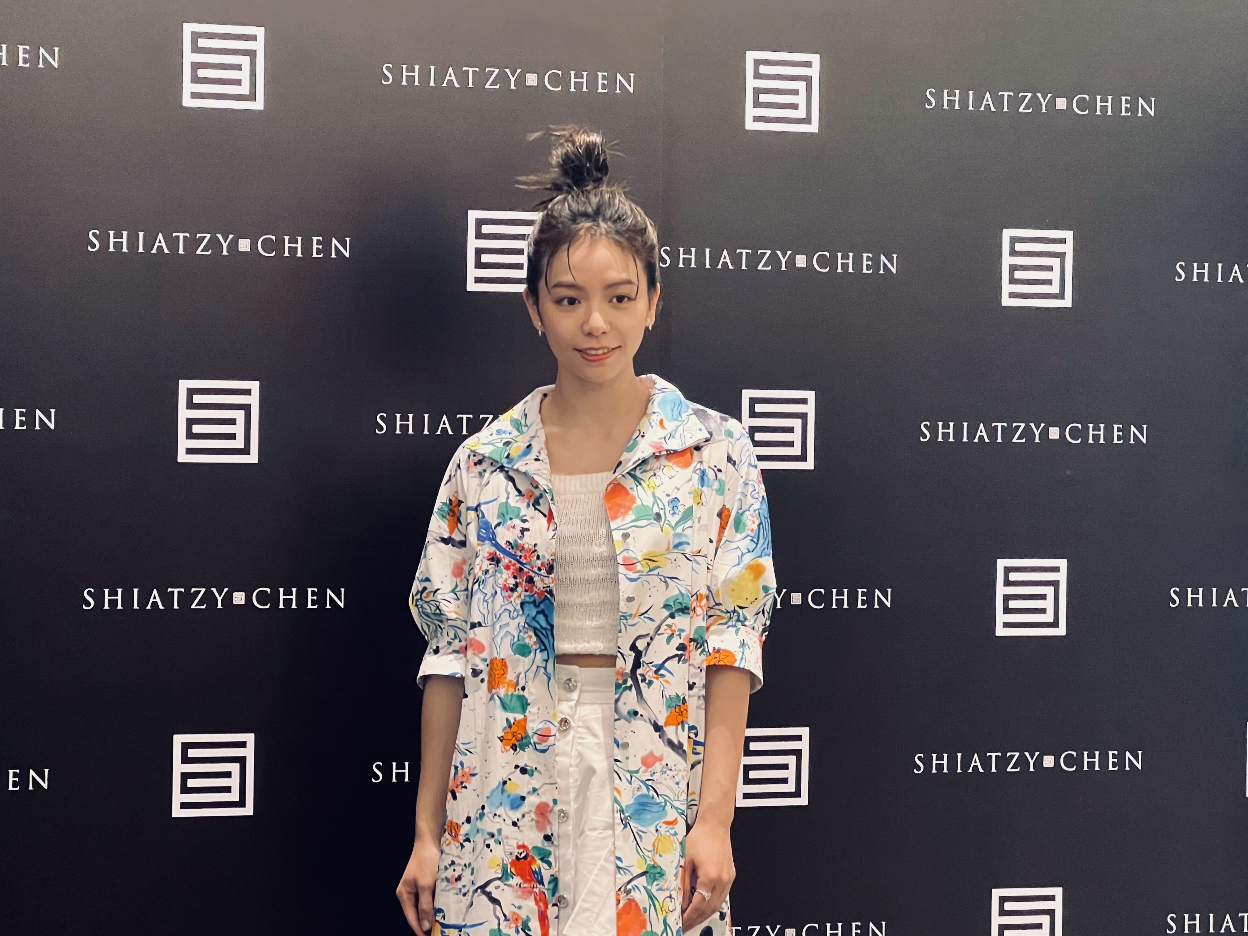 宋芸樺穿著夏姿·陳早春服裝，出席拾華 慈善特賣會。