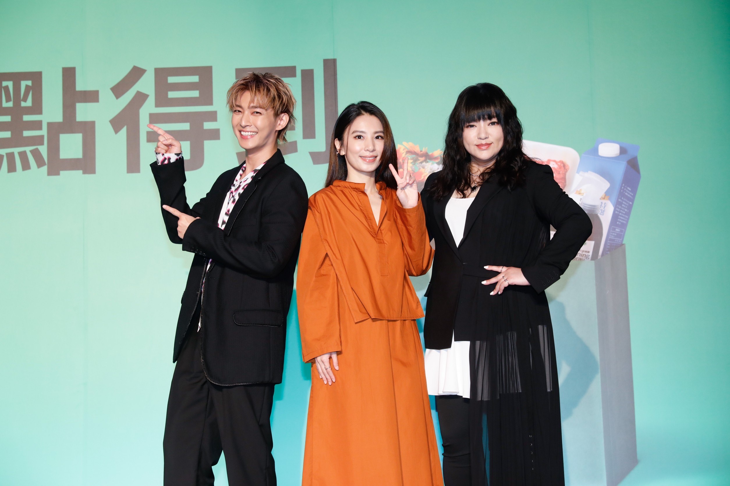 炎亞綸、田馥甄及國師唐綺陽聯手為外送平台代言。