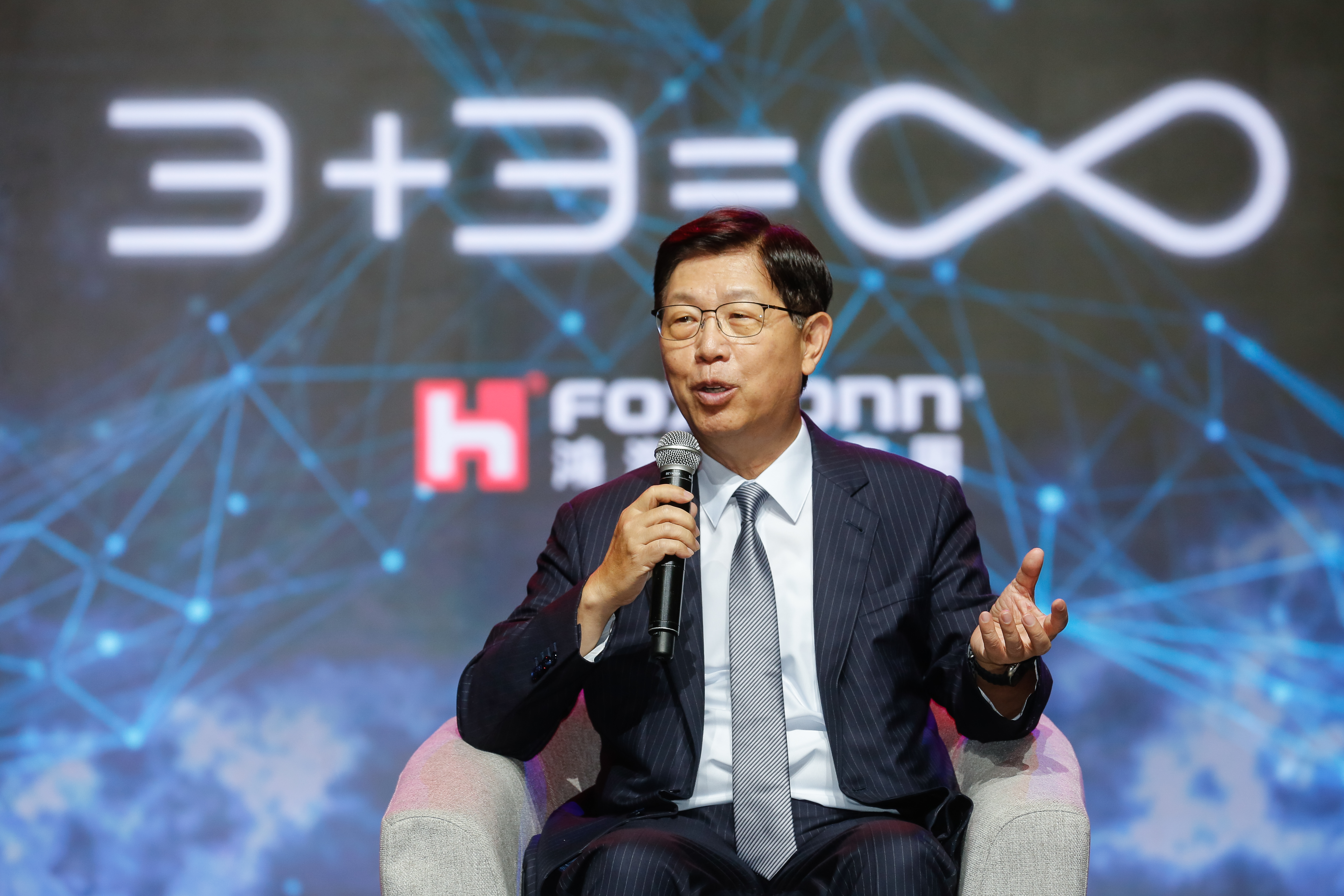 鴻海董事長劉揚偉對ChatGPT提出評論，並說：「鴻海一定會受惠」。（本刊資料照）