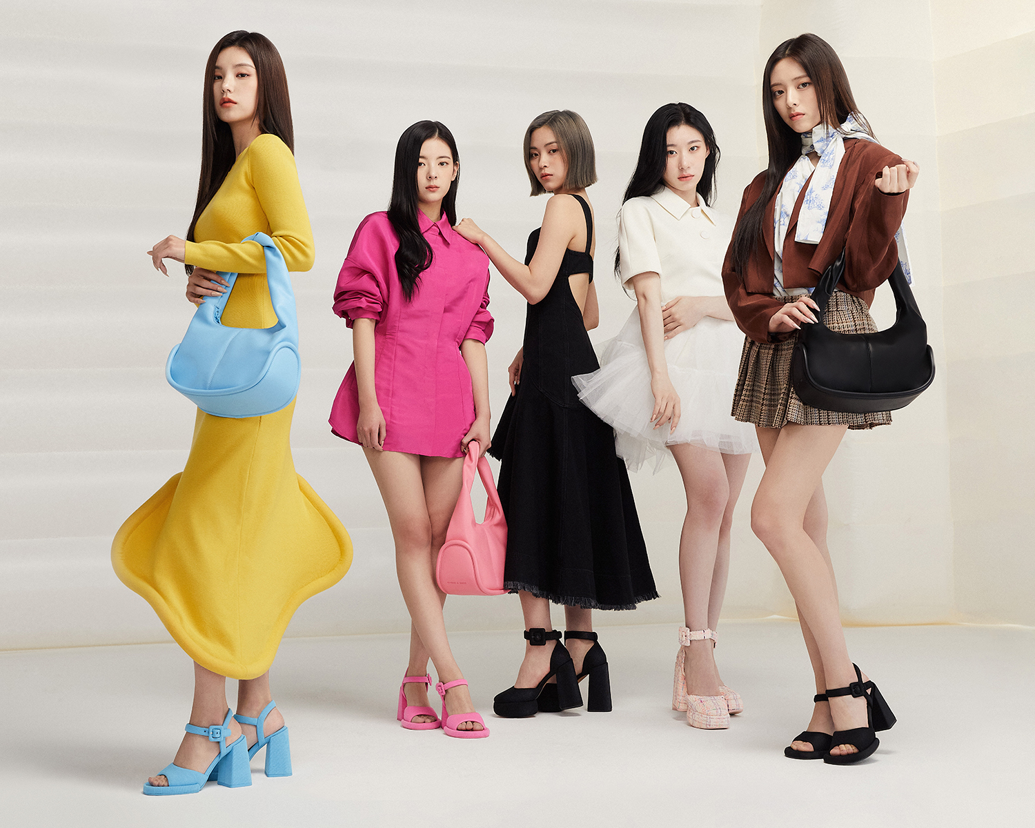CHARLES & KEITH 2023春夏續邀韓國人氣女團ITZY擔任全球代言人。（CHARLES & KEITH提供）