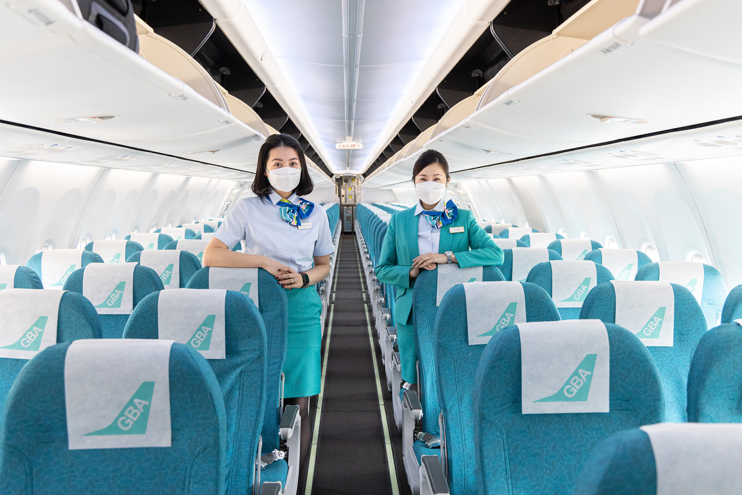 疫情間成立的大灣區航空（Greater Bay Airlines），於2022年7月正式投入服務，以白底與湖水綠配色作為企業識別。