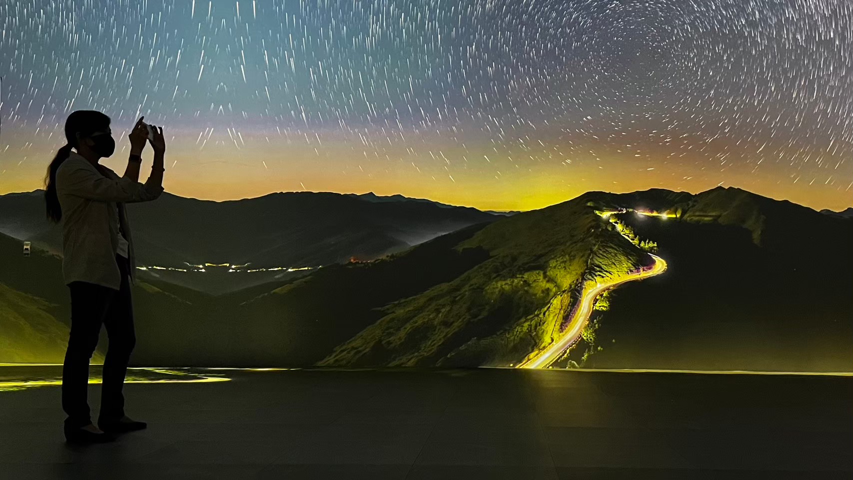 《絕美之島-縮時台灣映像誌》的合歡尖山。(双融域提供,馮業輝攝影)