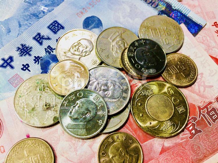 一位網友在超商買打折食品，三餐只花100多元，一轉念卻悲從中來。（示意圖，photo-AC）