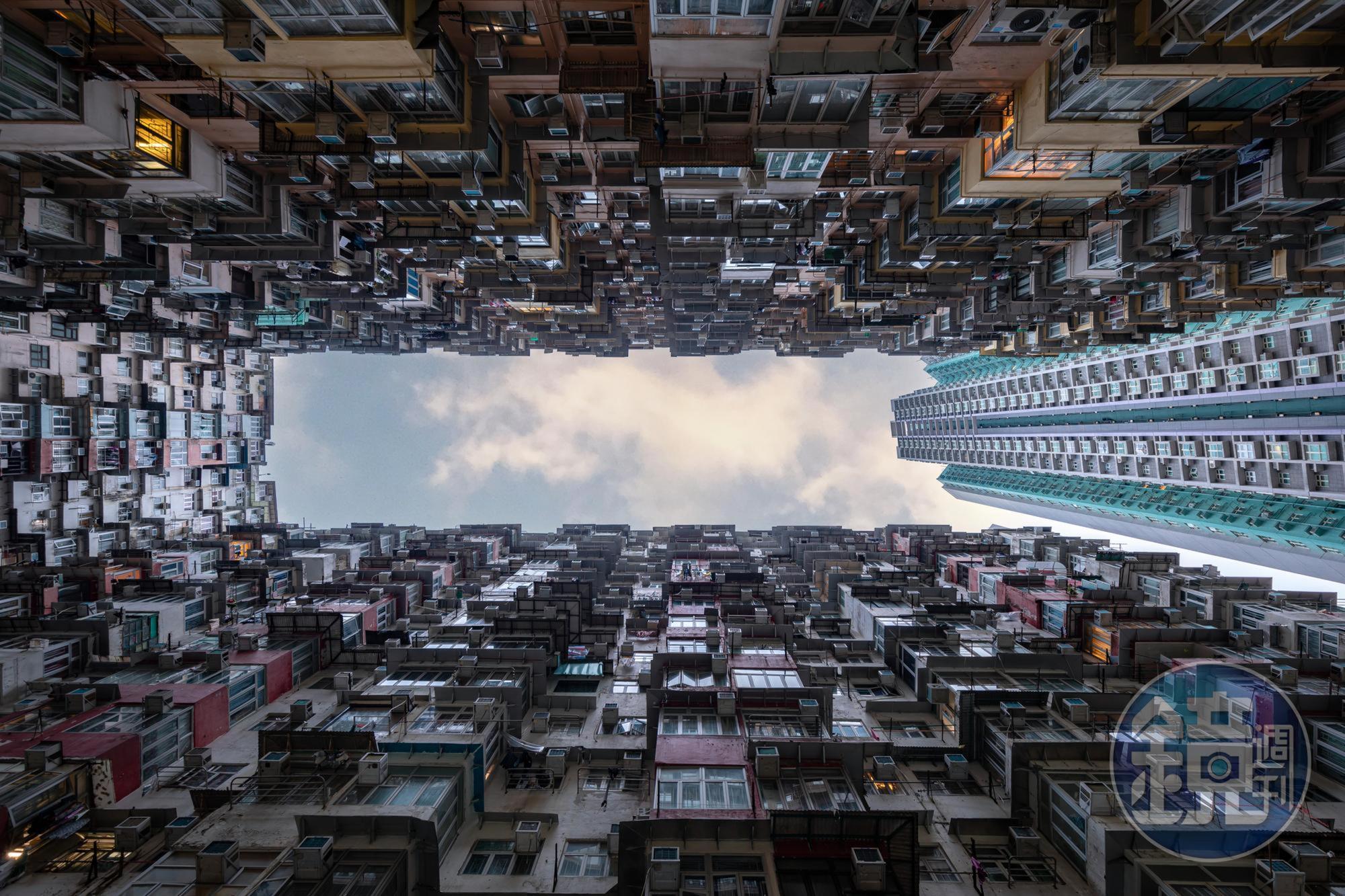 已有50年歷史的海山樓算是香港建築的特色，曾是電影拍攝場景，密密麻麻的建築堆疊，不過現在已經沒落許多 。 