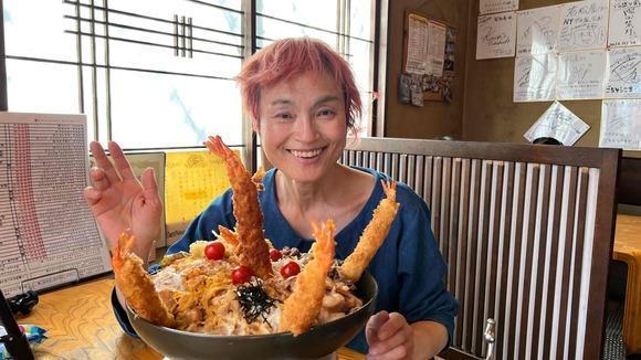 日本知名「女大胃王」菅原初代病逝，享年59歲！對抗大腸癌不到1年離世。（翻自inutomo11.com）