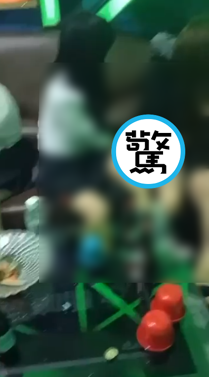 正妹們跟男生們玩「性愛大冒險」。(翻自《91吃瓜中心》)
