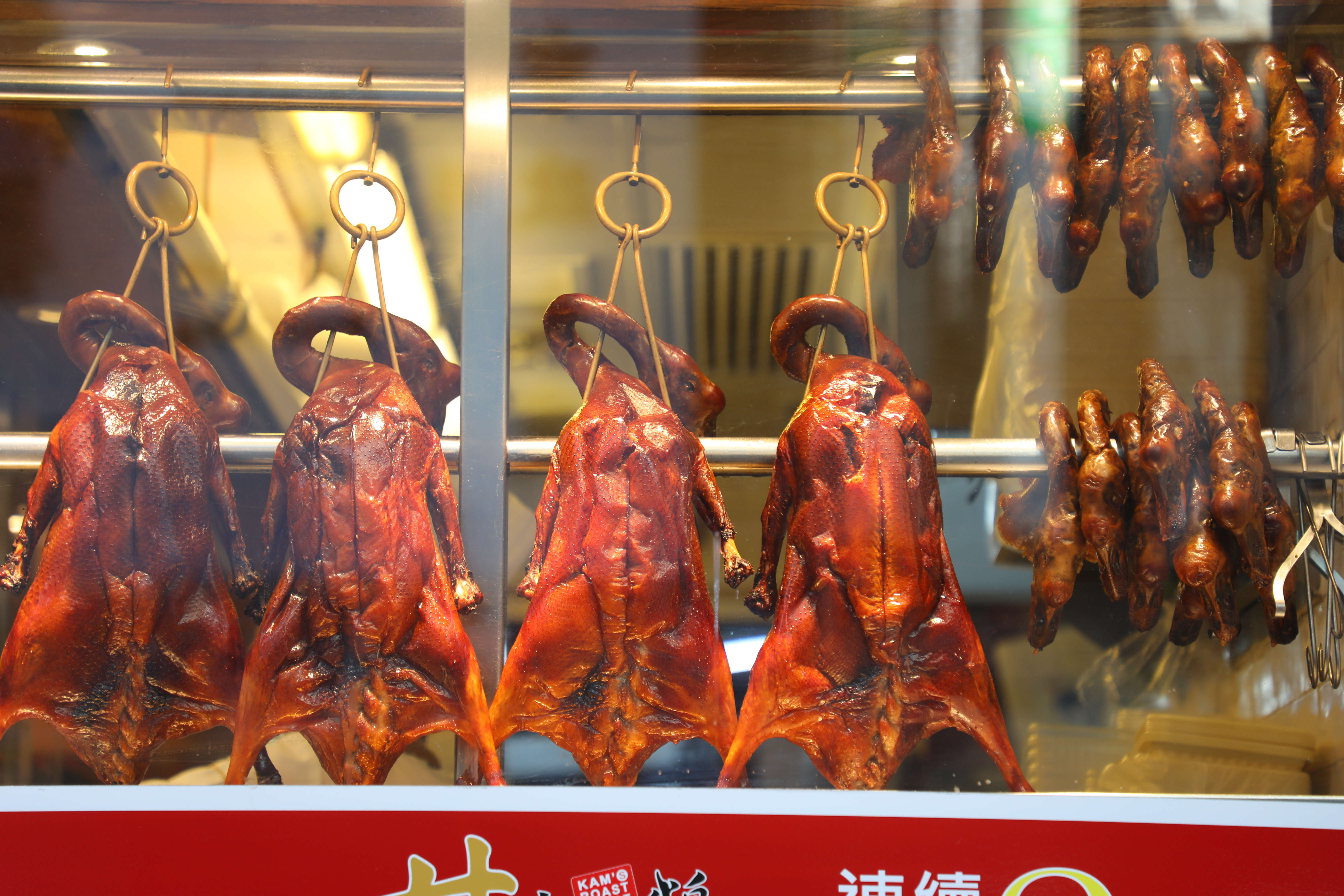 「甘牌燒鵝」的燒烤功夫傳承自鏞記老店，現在也走出自己的路。