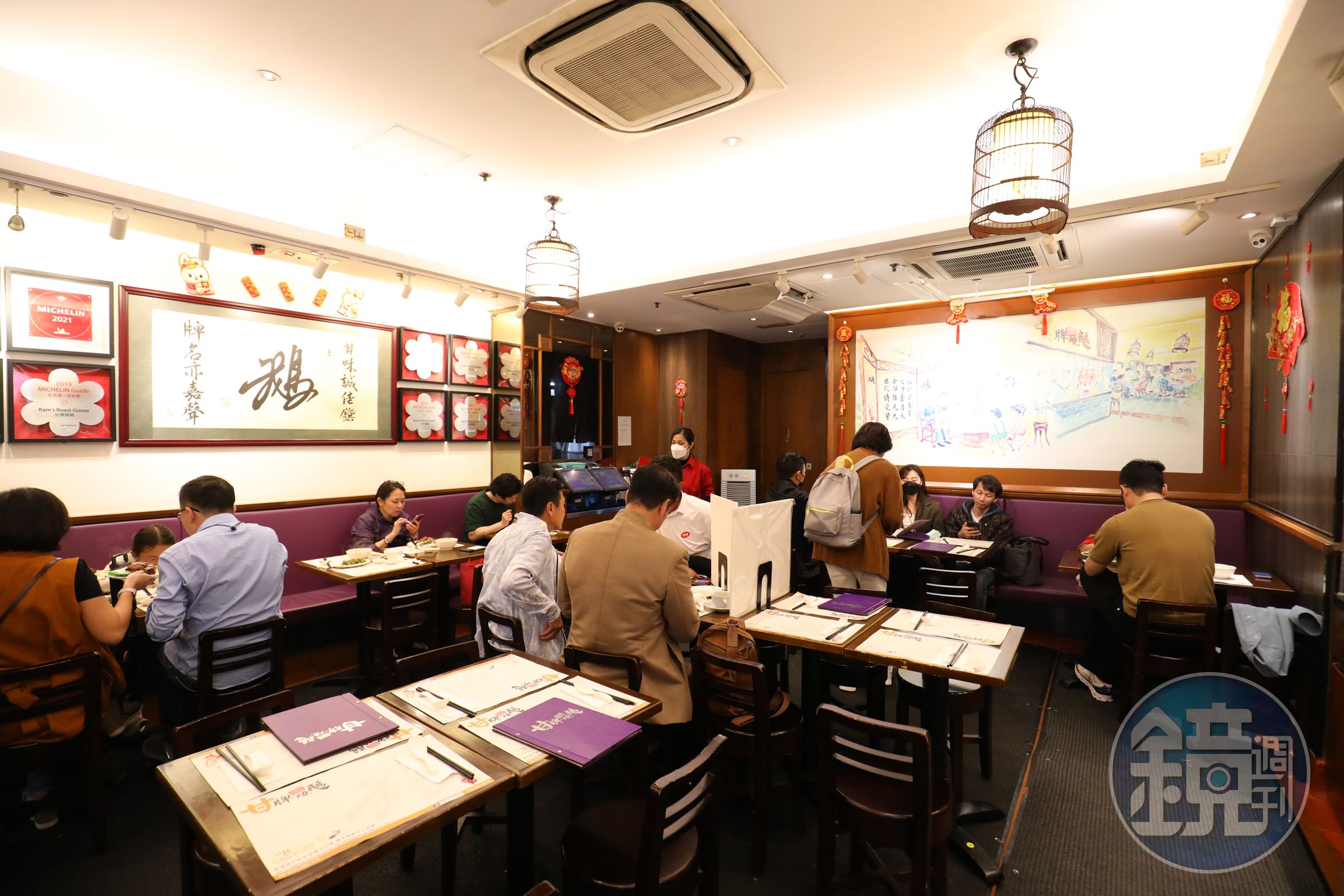 跟一般燒味店相比，甘牌算是豪華大店，座位很舒適。