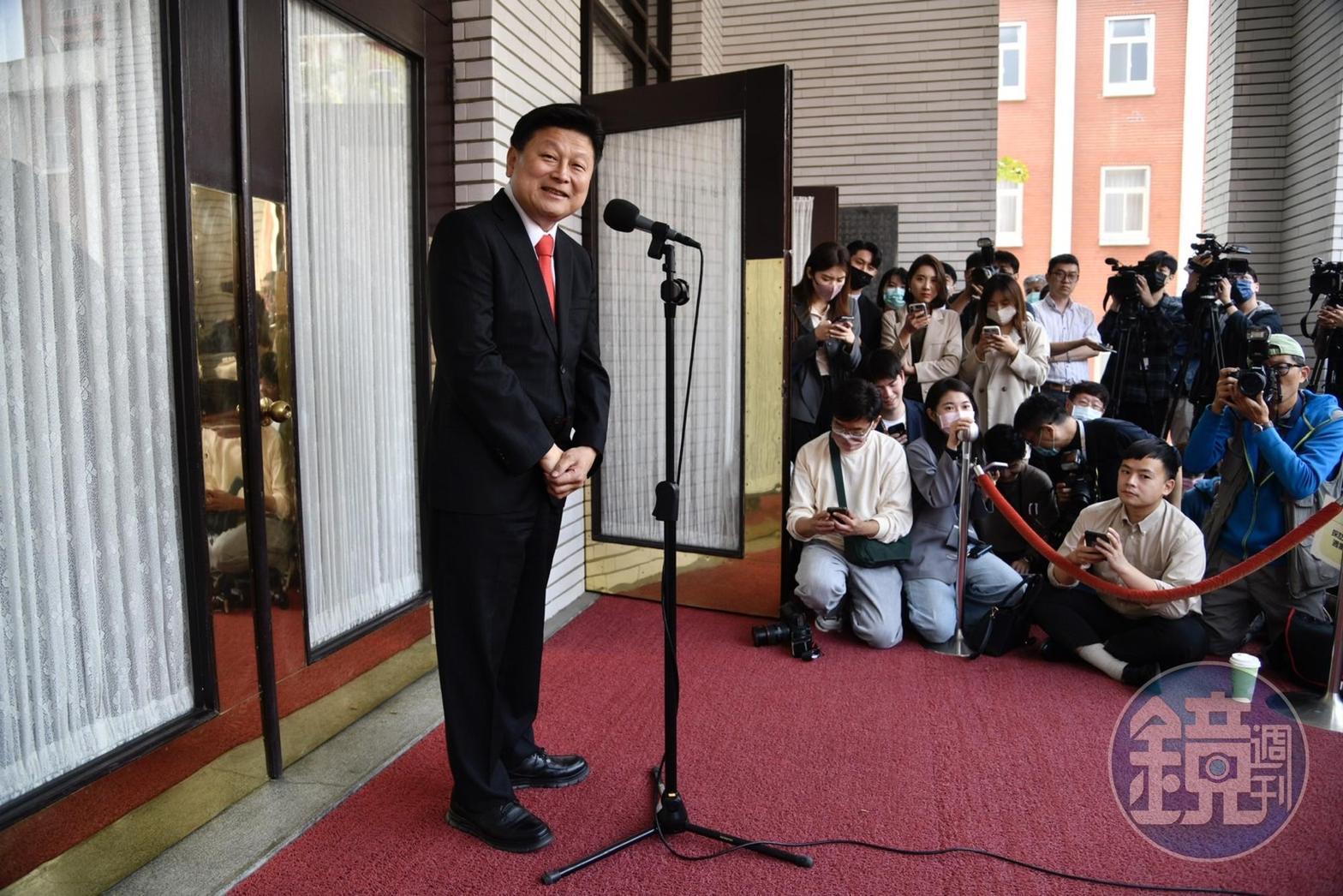 鍾沛君po文提醒黨主席朱立倫，「看著傅崐萁（圖）踩在你頭上，難道你真的無感？」