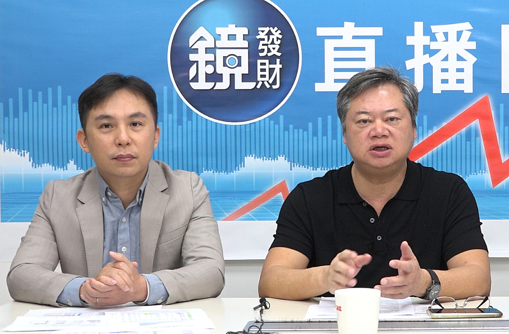 不敗教主陳重銘（右）將金融配息打8折，算出對00878影響一年約少60元。（圖左為國泰永續高股息ETF基金經理人游日傑）