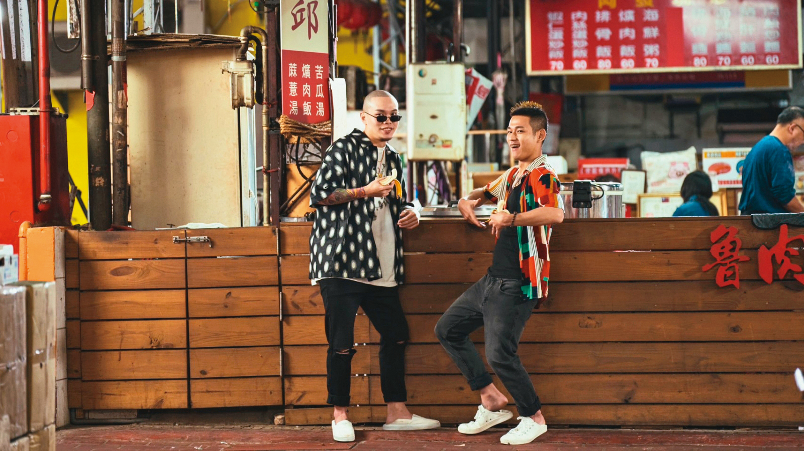 草屯囝仔不僅為《做工的人 電影版》量身打造片頭曲,阿倉(右)與樞育(左)也獻出大銀幕處女秀。