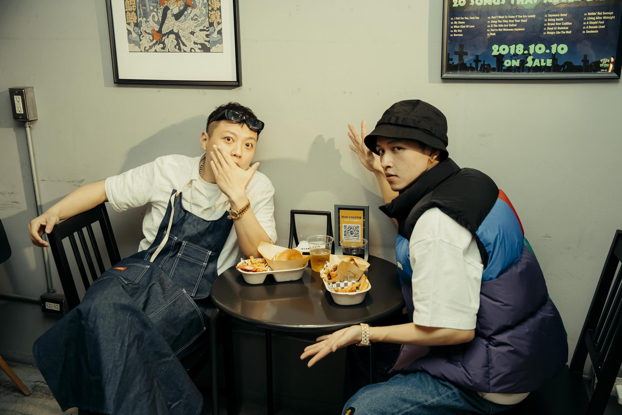 〈在我周圍〉MV特別邀請好友歐吉虎、Peatle及 Quanzo 客串演出。(Shabby Boyz CO.,LTD.)