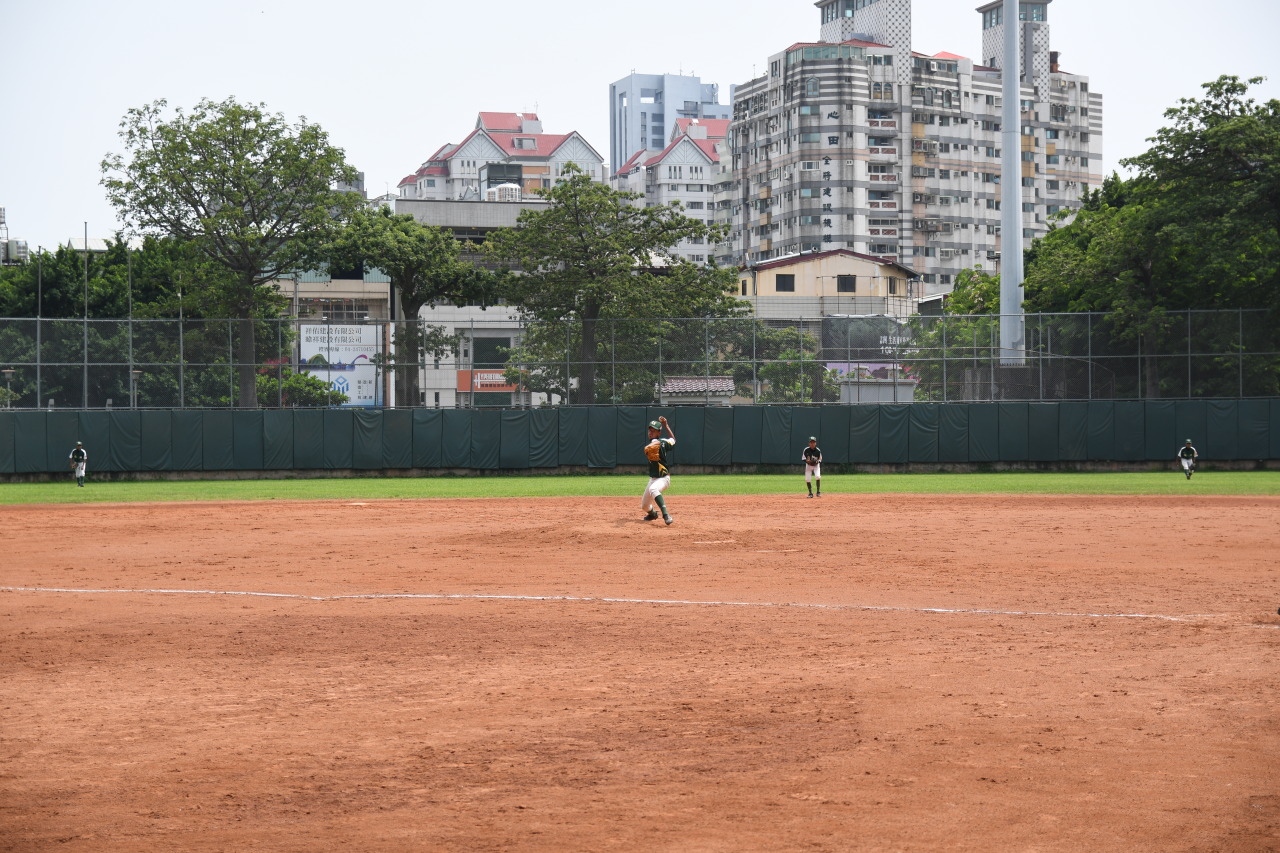 高雄一所國中的謝姓棒球教練強行猥褻國二男隊員，遭判刑1年半。（翻攝畫面）