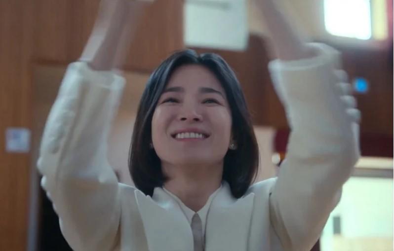 宋慧喬在《黑暗榮耀》劇中,配戴Joséphine Aigrette耳環。〈CHAUMET提供〉〈翻攝自網路〉