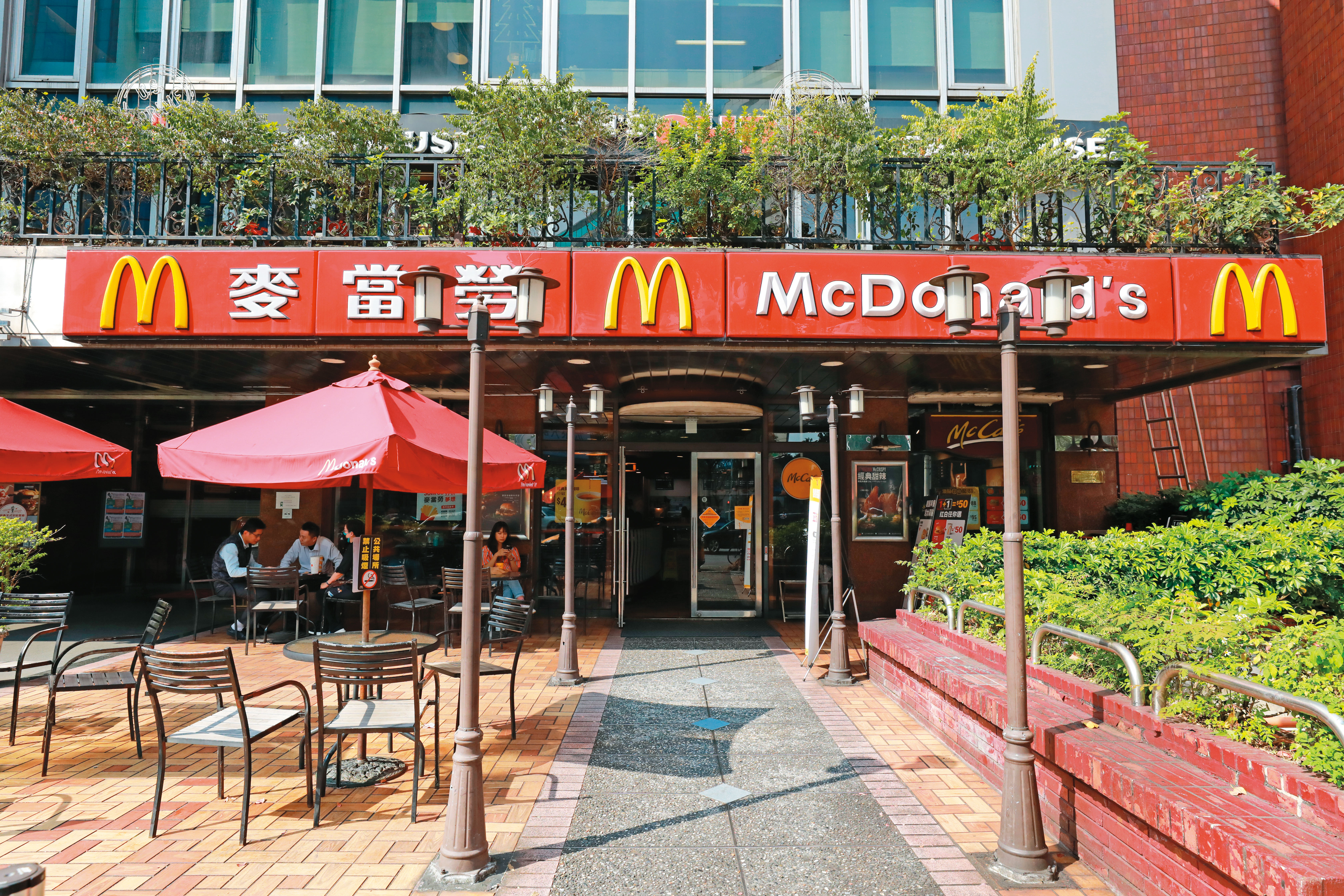 麥當勞台北民生餐廳於1984年1月28日設立，至今已經營長達40年，該餐廳目前正在進行全面改裝。（本刊資料照）