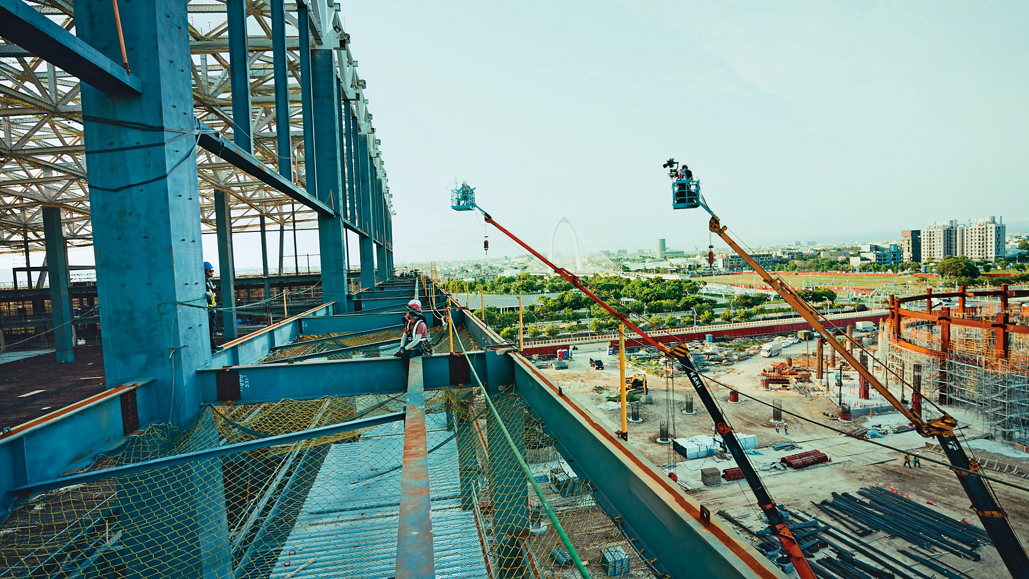 《做工的人 電影版》於占地2萬多坪的台中國際會展中心取景。（大慕影藝、華映娛樂提供）