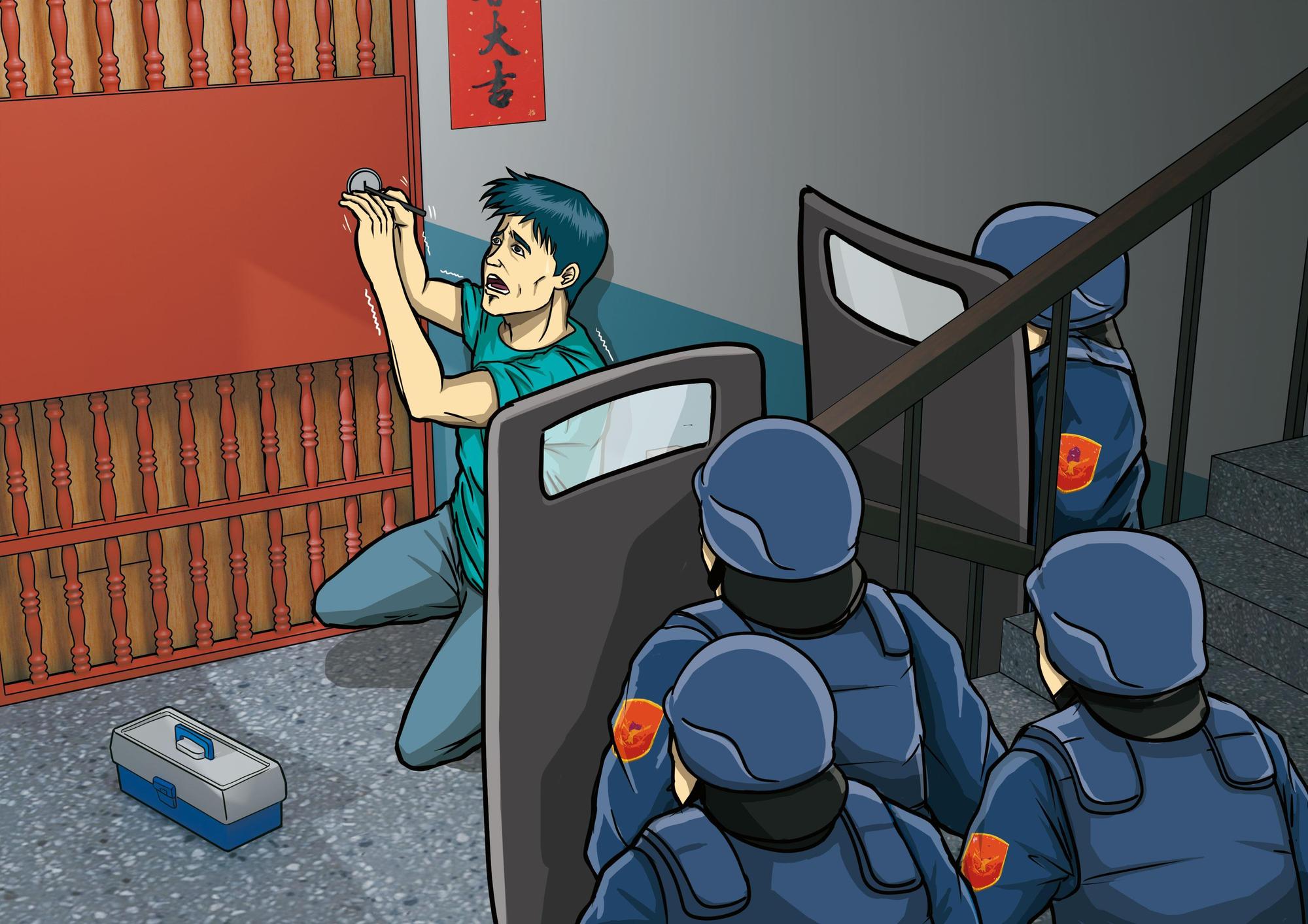 警方怕陳希杰仍有炸彈,不敢破門攻堅,特別找鎖匠開門,靜悄悄突襲。