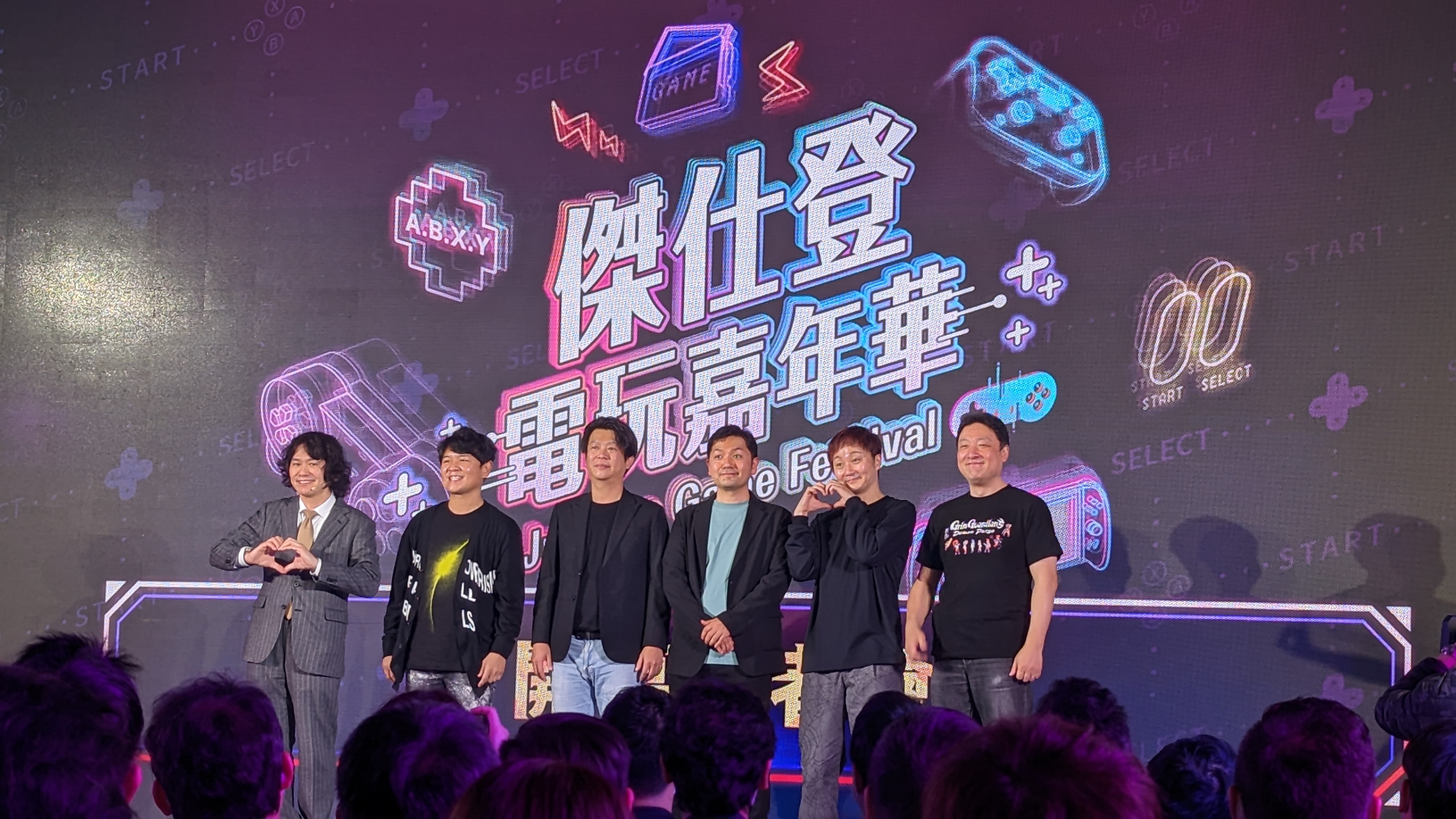 傑仕登嘉年華舉辦展前記者會，由左至右為Idea Factory社長佐藤嘉晃、《魔物獵人》系列製作人辻本良三、傑仕登董事長莊景淙、《超偵探事件簿霧雨謎宮》製作人榊原昌平與遊戲腳本小高和剛、Inti Creates社長會津卓也。