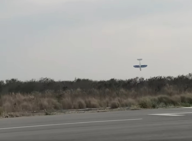 彰化縣溪州鄉昨（16日）發生輕航機墜機意外。（翻攝自記者新聞網）