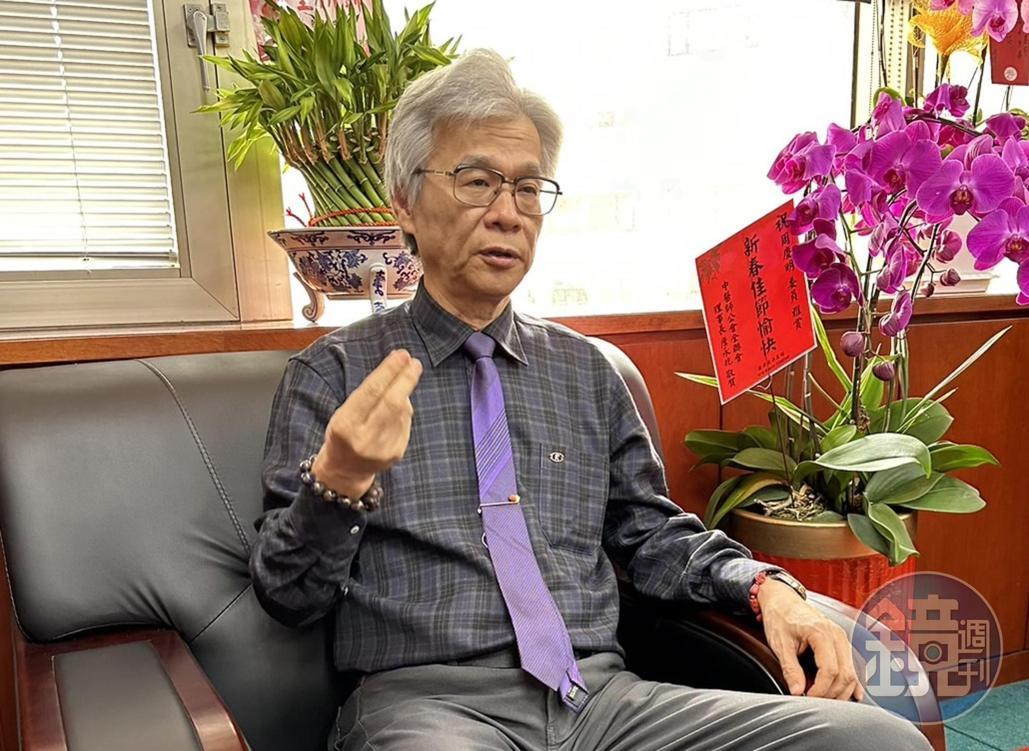 中華民國醫師公會全國聯合會理事長周慶明認為,台灣距離全面解封已經不遠。