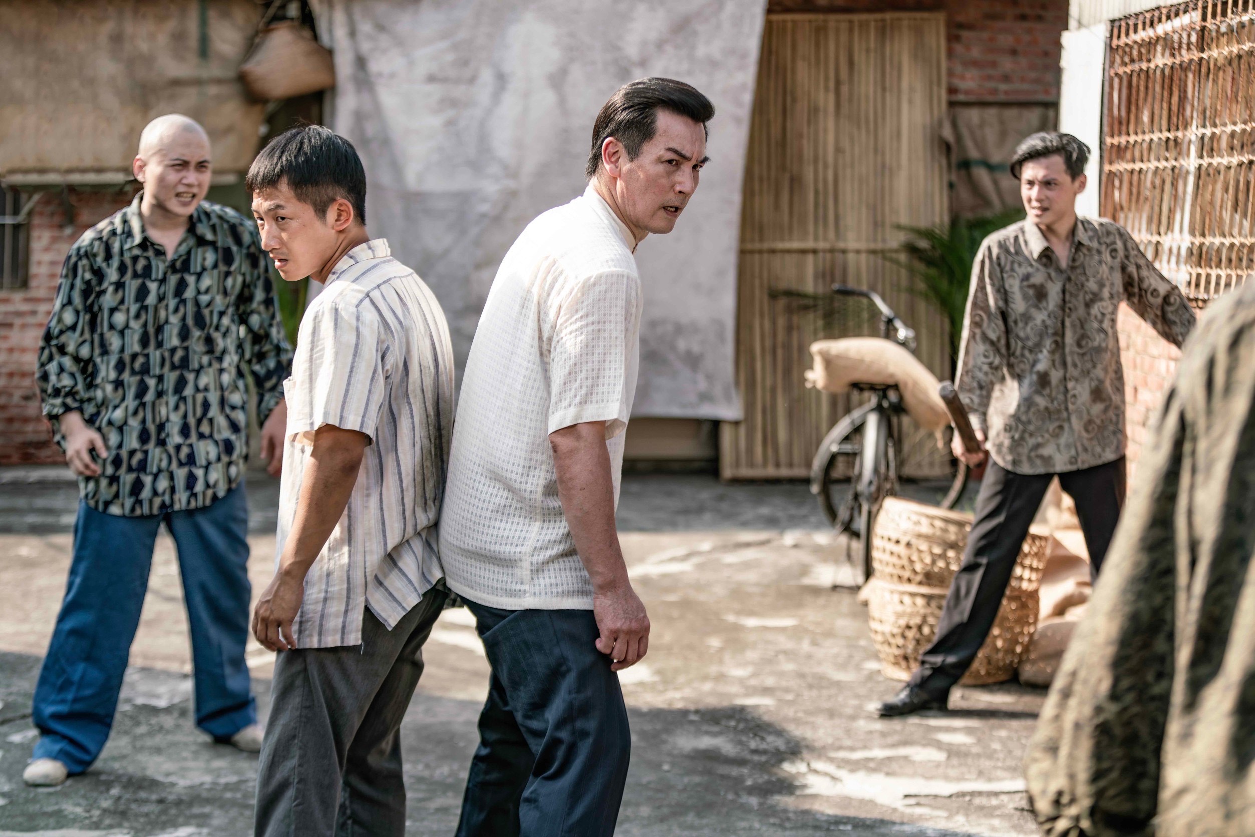 重量級角色是由伊正飾演的地方老大「金將」。(公視、禾豐製作提供)