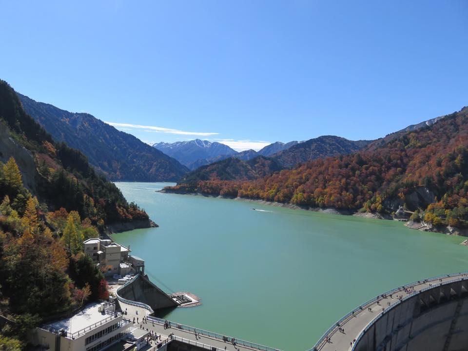 被稱為「世紀工程」的黑部水壩，現場看相當震撼。（翻攝立山黑部官方粉絲團）