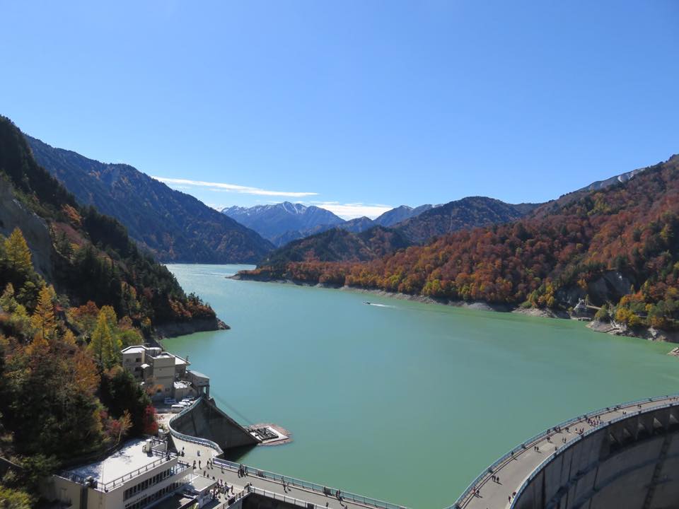 被稱為「世紀工程」的黑部水壩，現場看相當震撼。（翻攝立山黑部官方粉絲團）