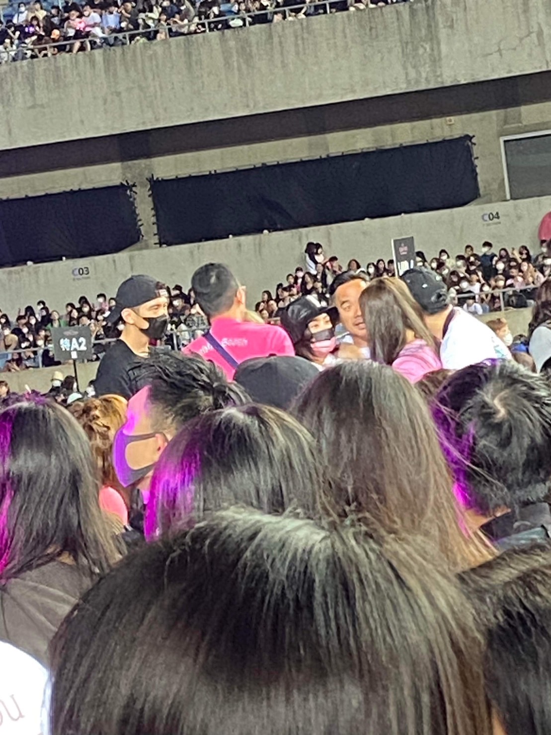 修杰楷和賈靜雯帶女兒一起追星。(讀者提供)