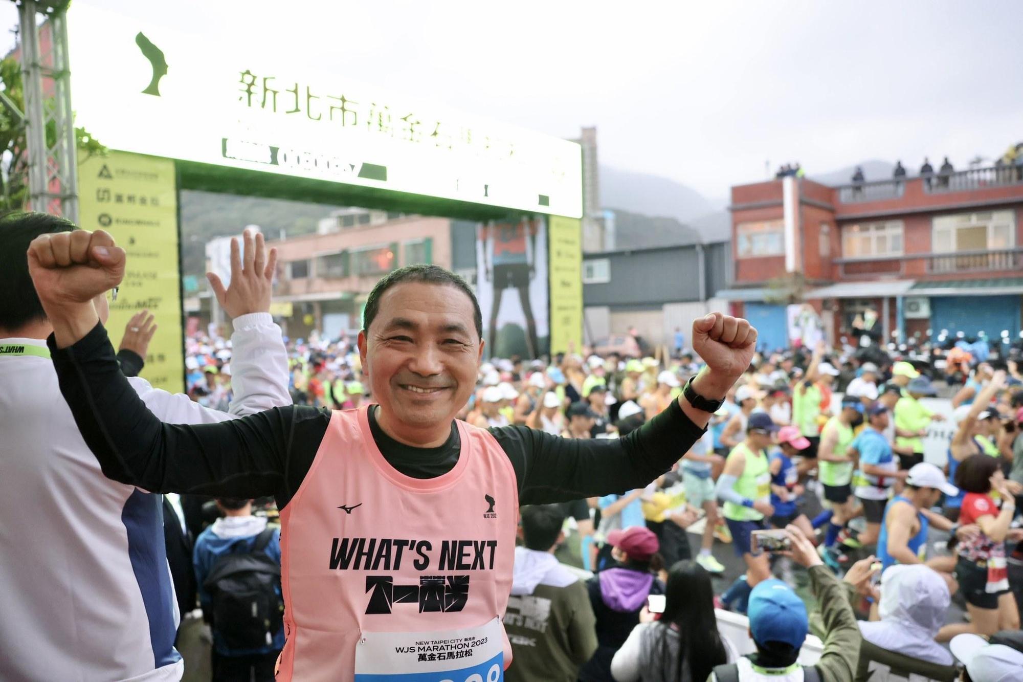 侯友宜今出席萬金石馬拉松活動,被問及是否加入國民黨的提名委員會時,僅說自己不管在哪個位置都會全力以赴。(翻攝自侯友宜臉書)