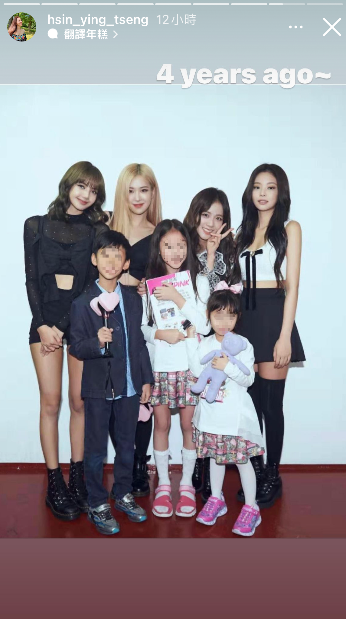 曾馨瑩的3名子女4年前與BLACKPINK合照。(翻攝曾馨瑩IG)