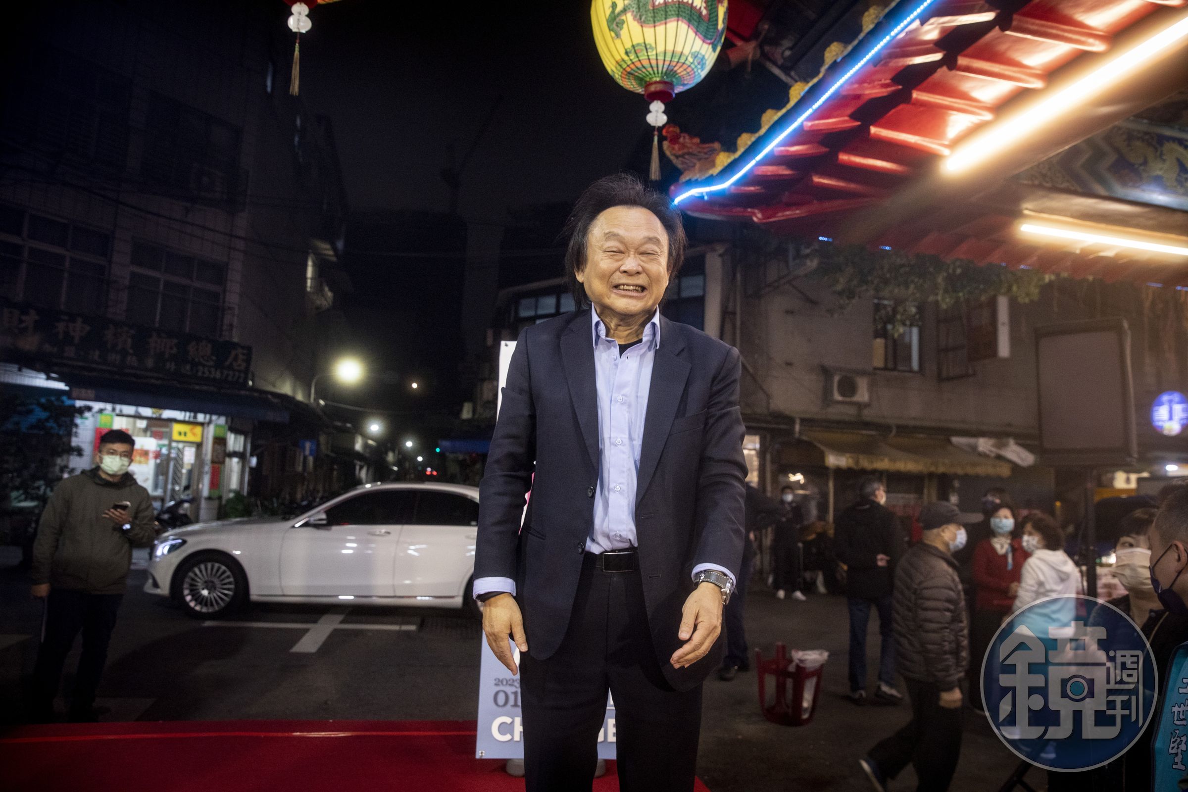 王世堅昨晚向媒體透露，今天上午將會登記參選士林、大同區立委，挑戰現任立委何志偉。