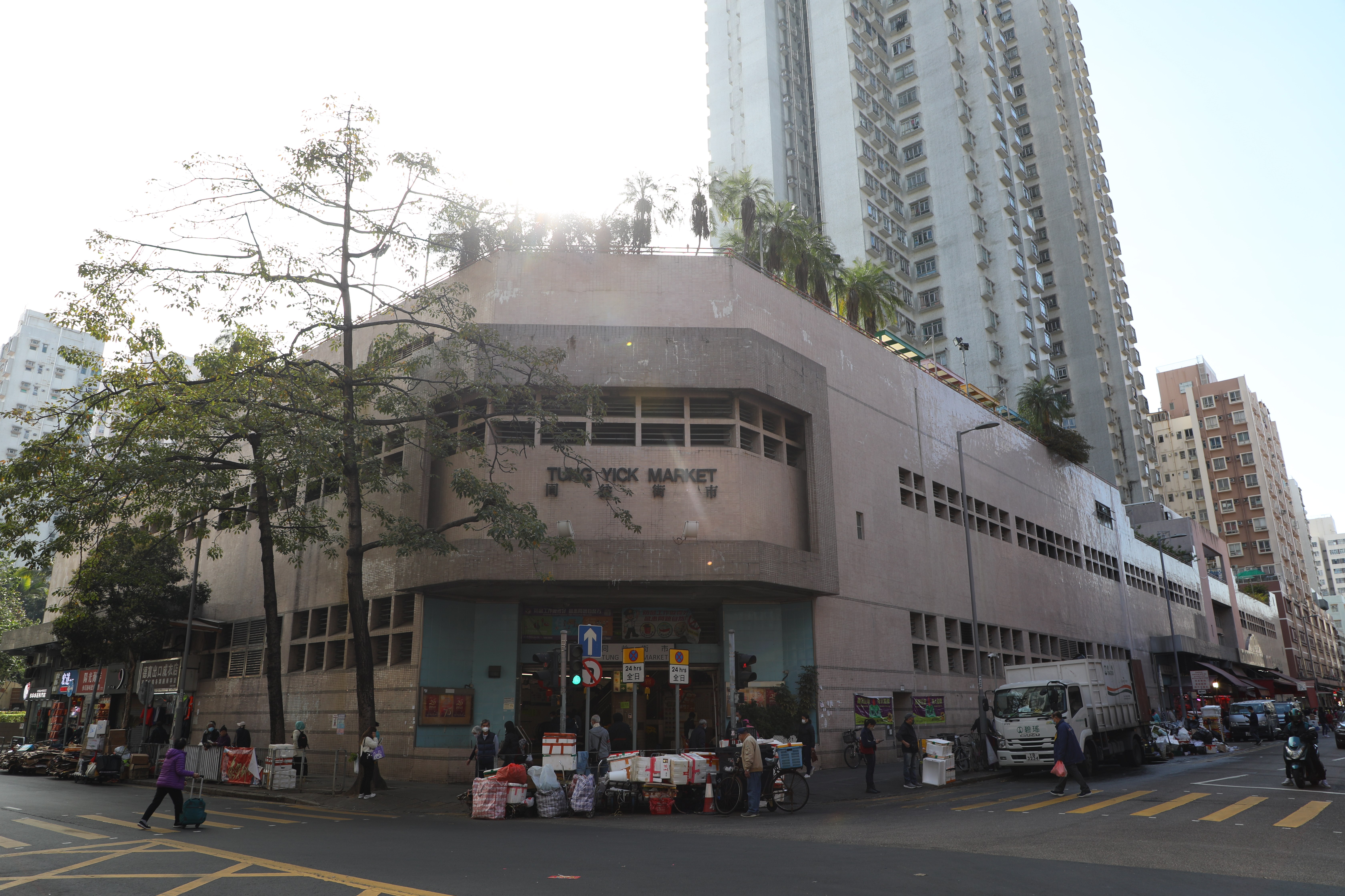 好到底附近的「同益街市」，是一個很大的菜市場。