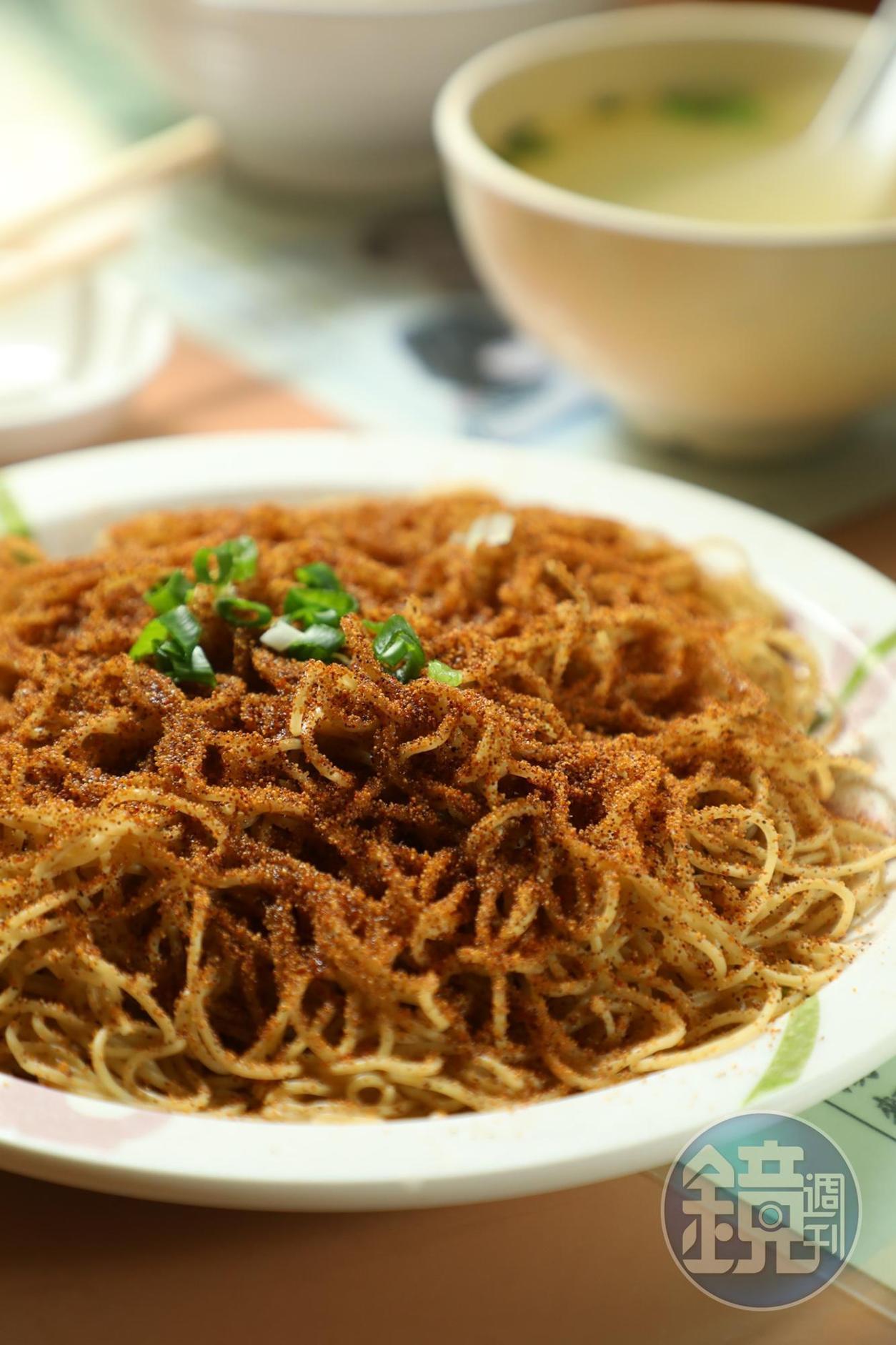 好到底的「蝦子撈麵」，麵條濕潤、充滿蛋香，與鮮美蝦籽相輔相成，還會附上一碗上湯。（港幣65元／碟）