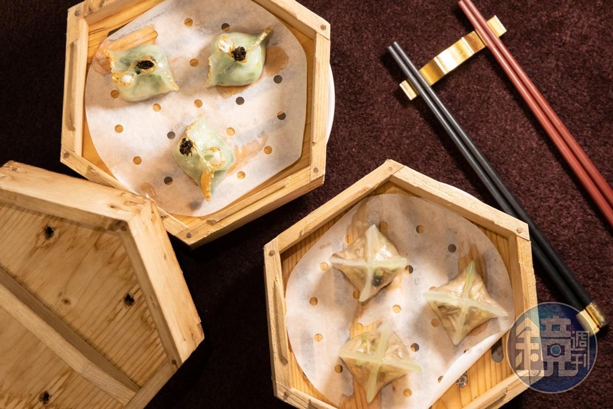 「翡翠蟹肉菜苗餃」(左,港幣108元/3件)中有欖菜提味;「水晶竹笙野菌餃」(右,港幣88元/3件)風味清爽。